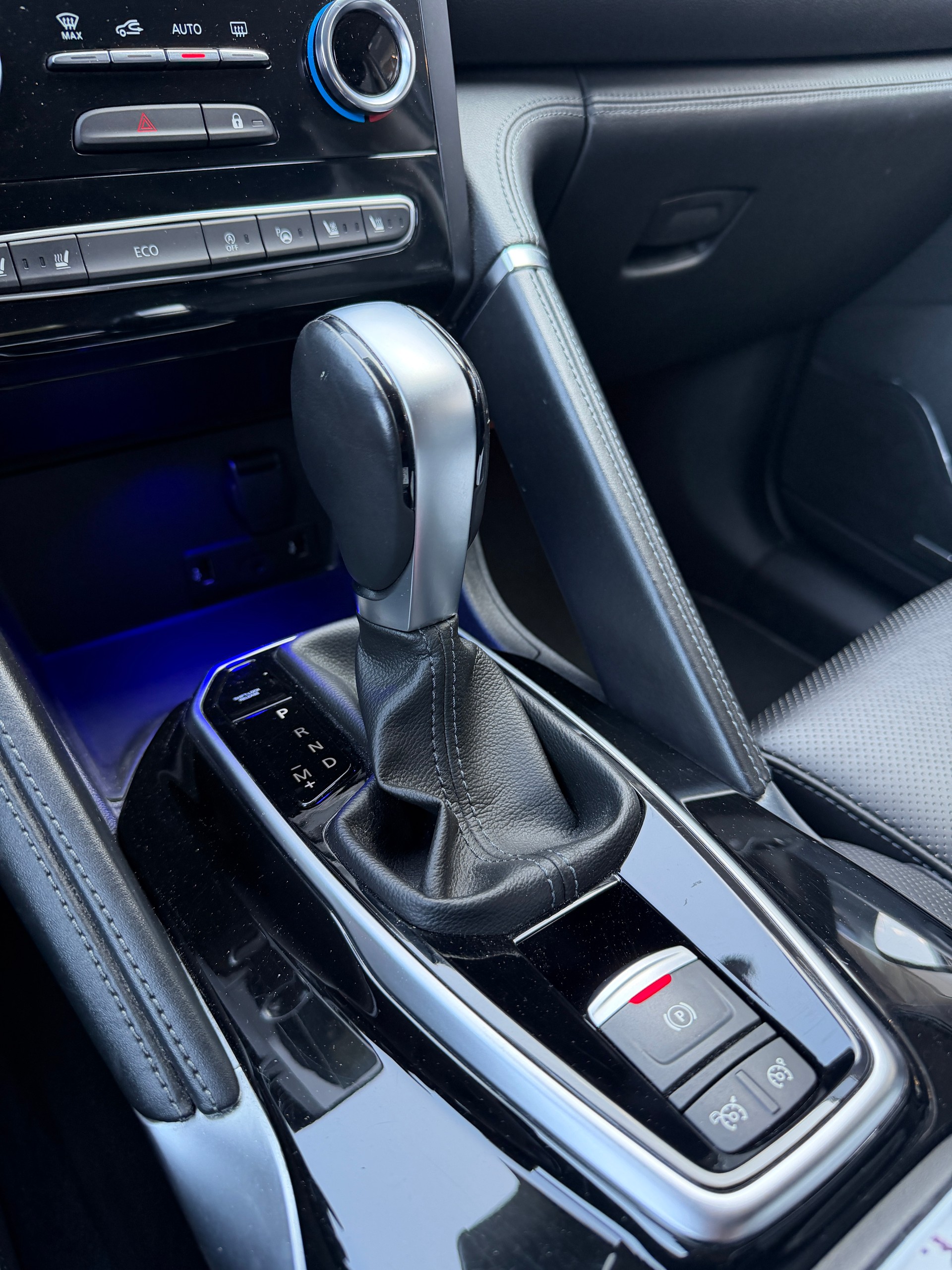 RENAULT Koleos 2.0 Blue dCi Initiale X-Tronic 4WD-image-9