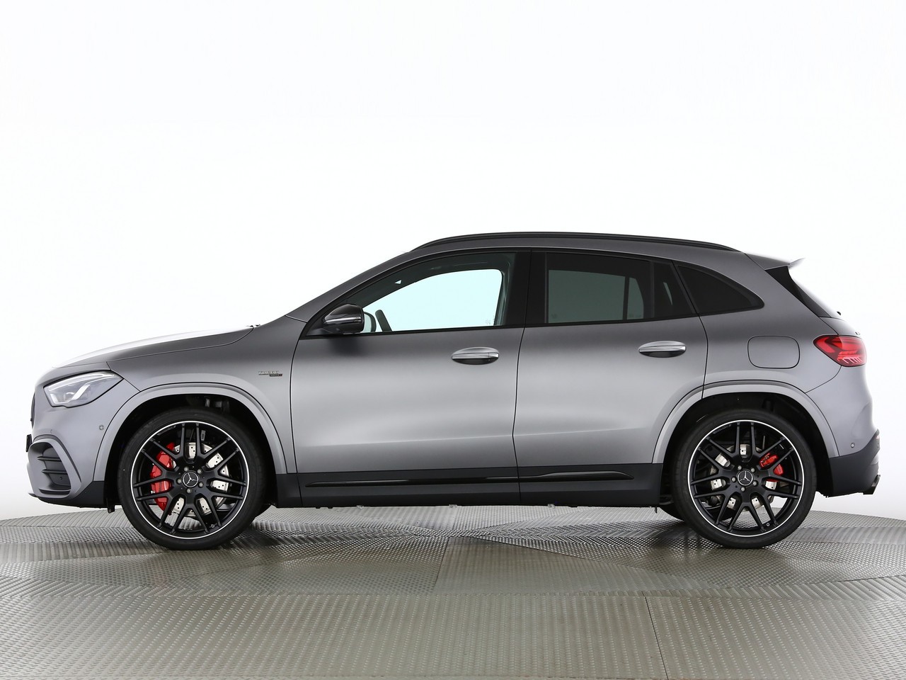 MERCEDES-BENZ GLA AMG 45 S 4Matic+ 8G-DCT-showroom-element-2