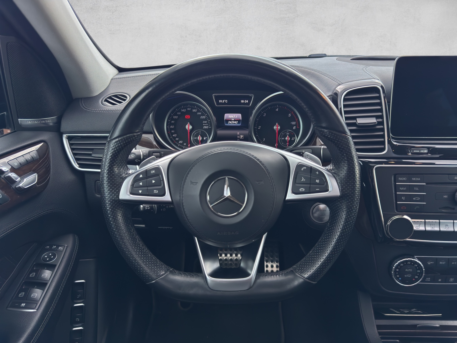 MERCEDES-BENZ GLS 350 d 4Matic 9G-TRONIC-image-17