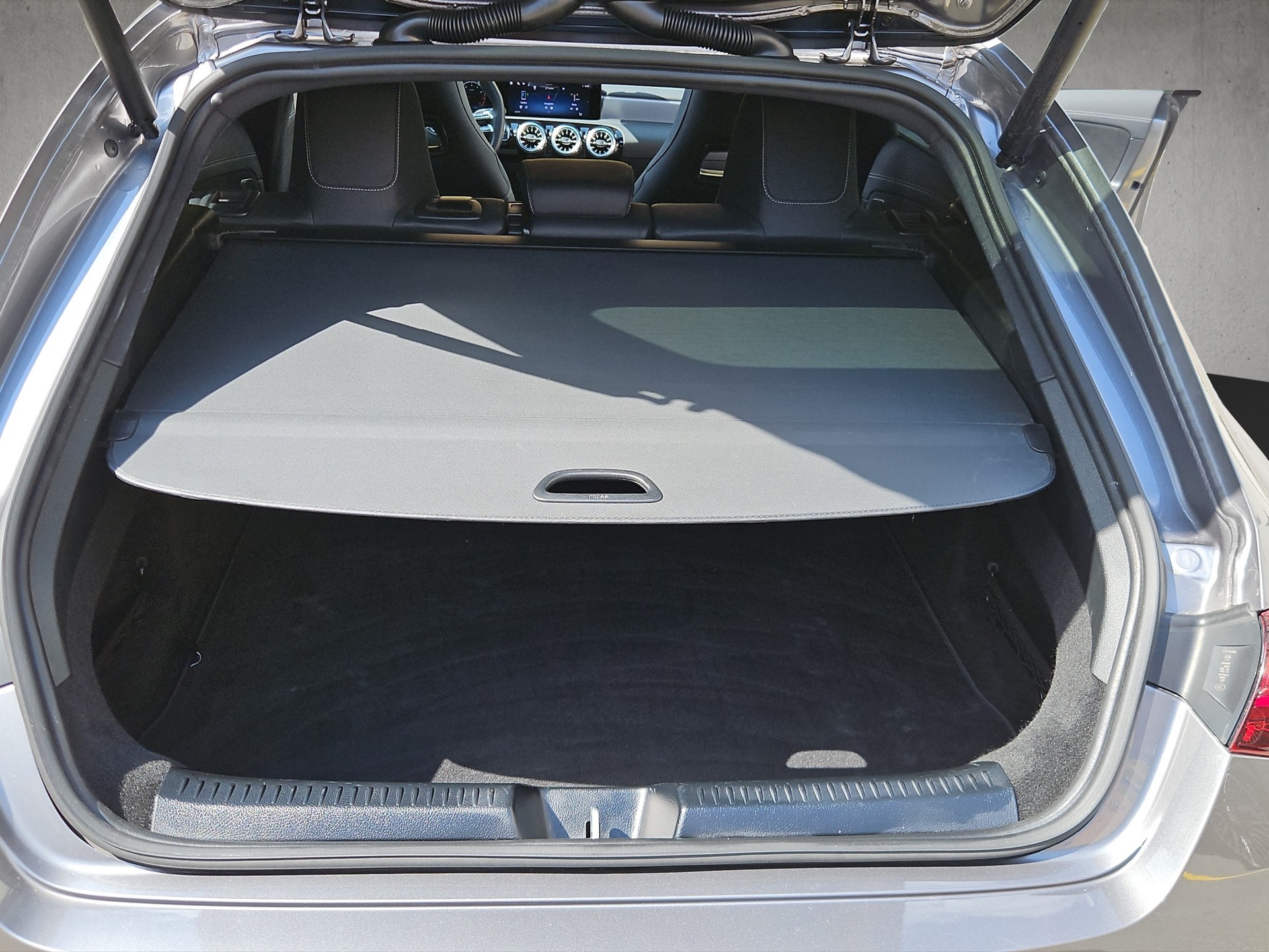 MERCEDES-BENZ CLA 250 AMG Line 4matic Shooting Brake-image-17