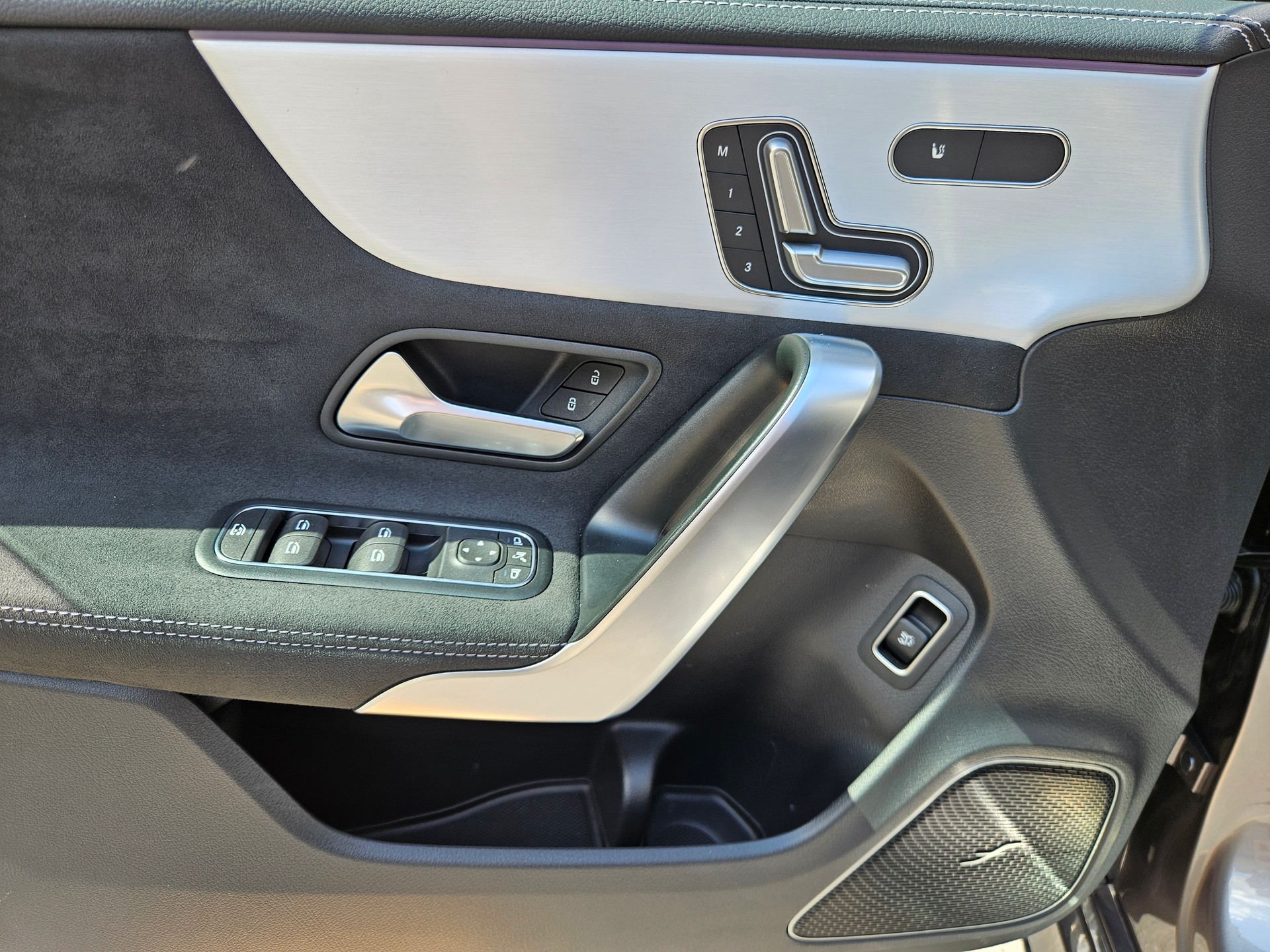 MERCEDES-BENZ CLA 250 AMG Line 4matic Shooting Brake-image-11
