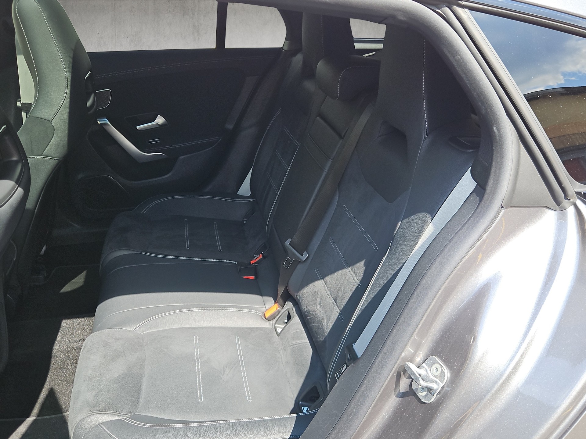 MERCEDES-BENZ CLA 250 AMG Line 4matic Shooting Brake-image-10