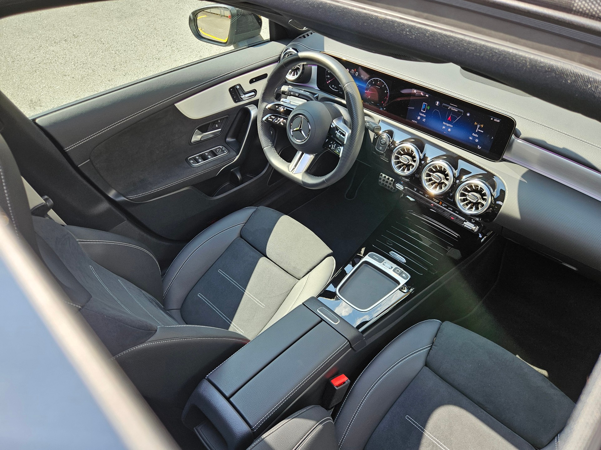MERCEDES-BENZ CLA 250 AMG Line 4matic Shooting Brake-image-18