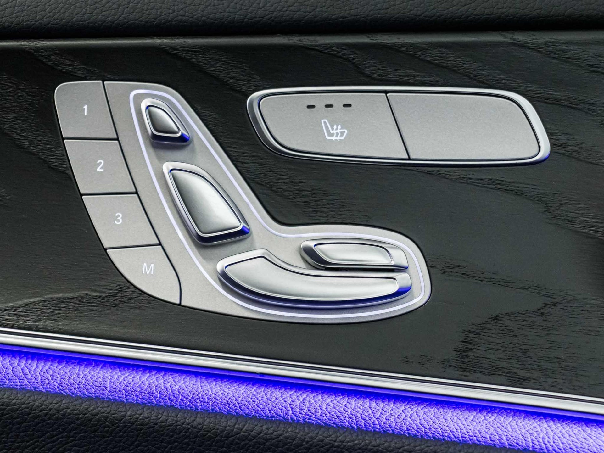 MERCEDES-BENZ E 220 d 4MATIC T-Modell-image-12