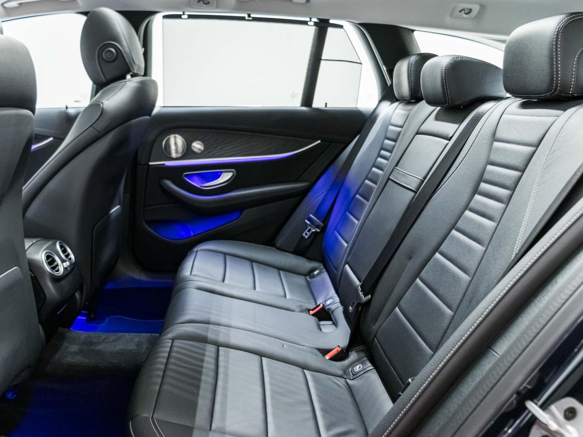 MERCEDES-BENZ E 220 d 4MATIC T-Modell-image-7