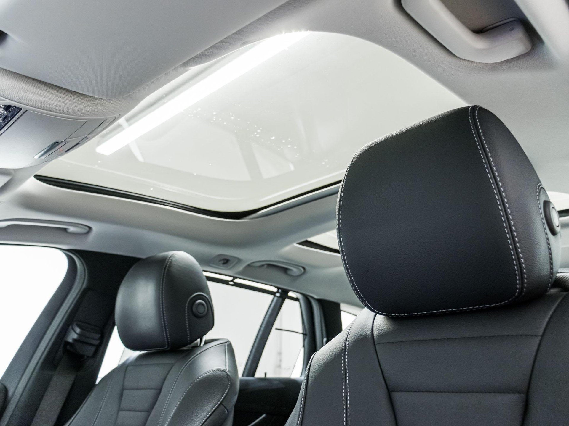MERCEDES-BENZ E 220 d 4MATIC T-Modell-image-8