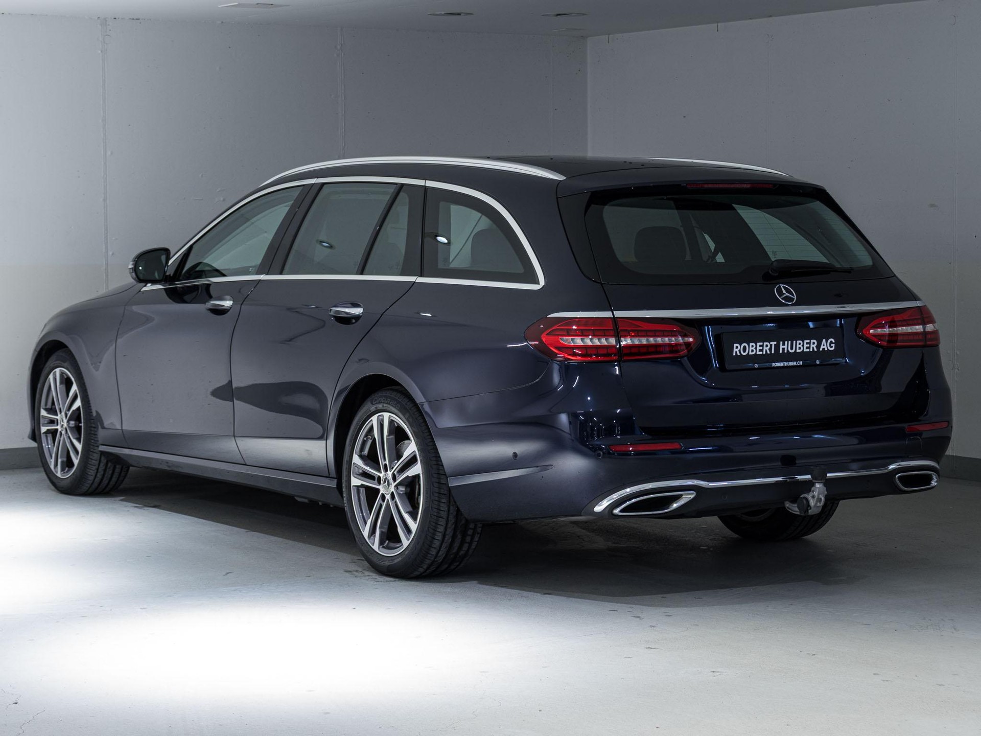 MERCEDES-BENZ E 220 d 4MATIC T-Modell-image-3