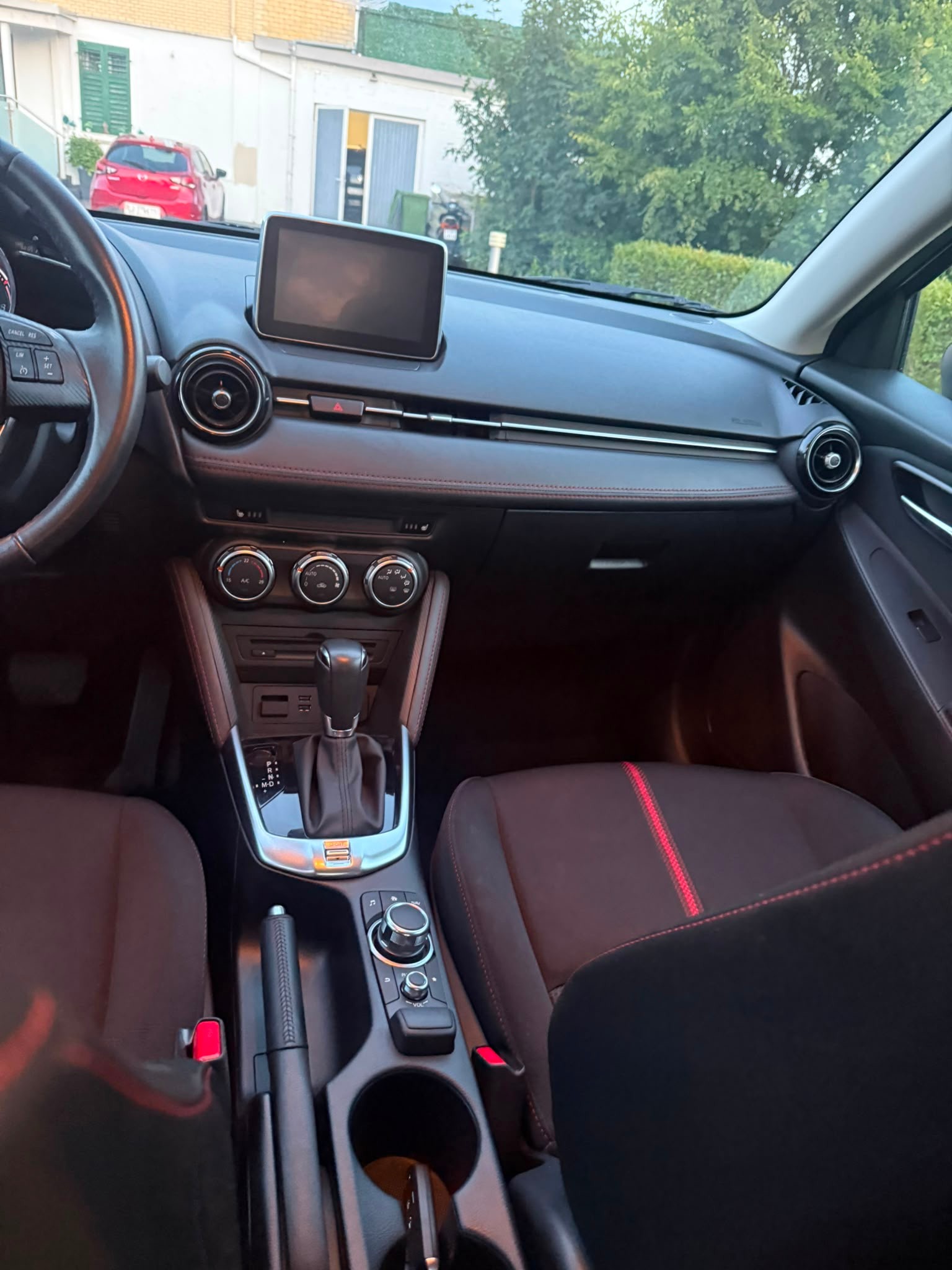 MAZDA 2 1.5i 16V Skyactiv-G Revolution Drive-image-5