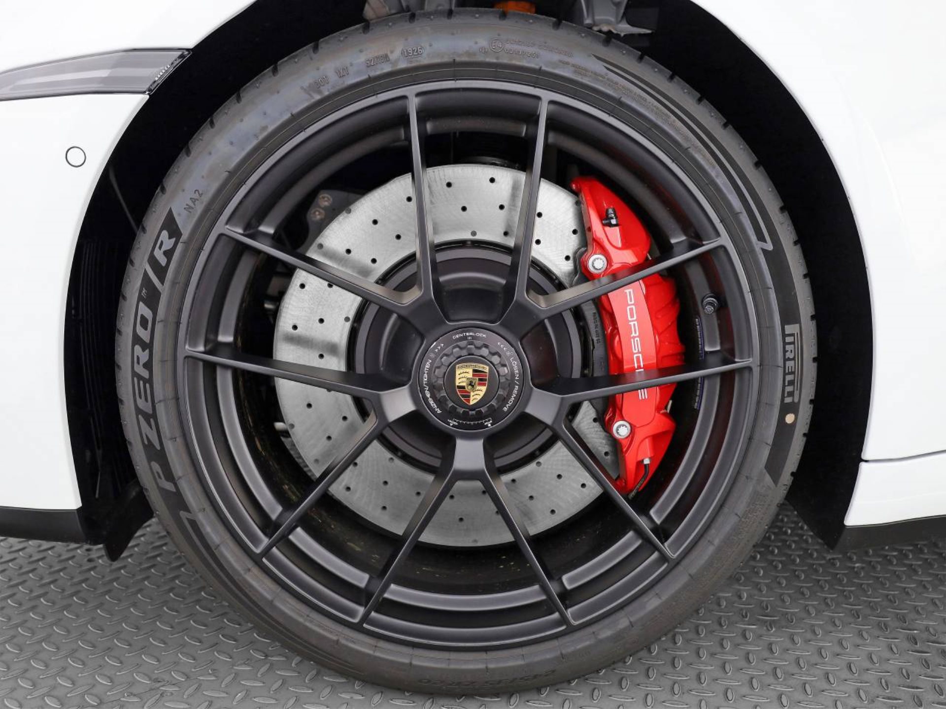PORSCHE 911 Carrera GTS-image-7