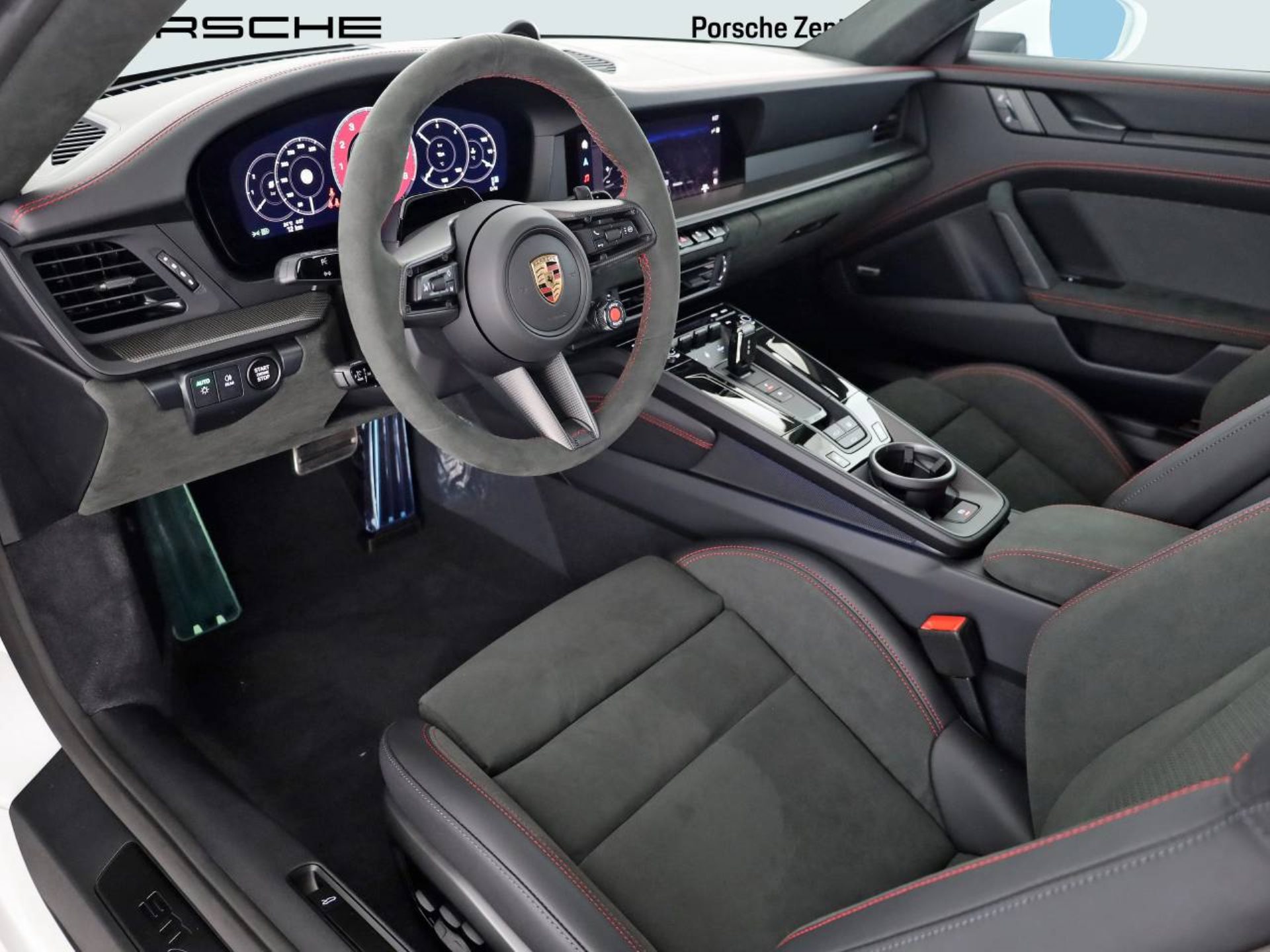 PORSCHE 911 Carrera GTS-image-3