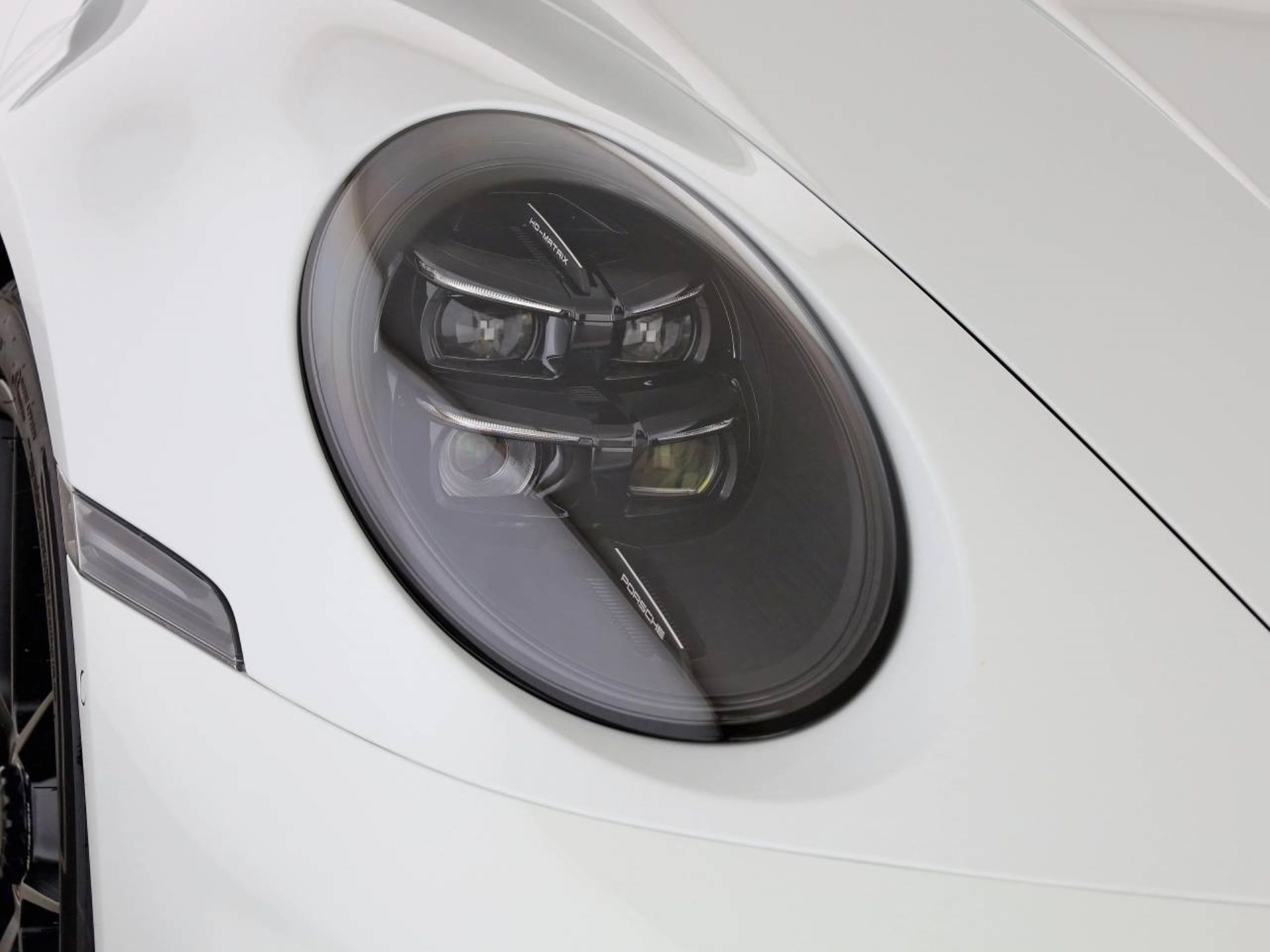 PORSCHE 911 Carrera GTS-image-19