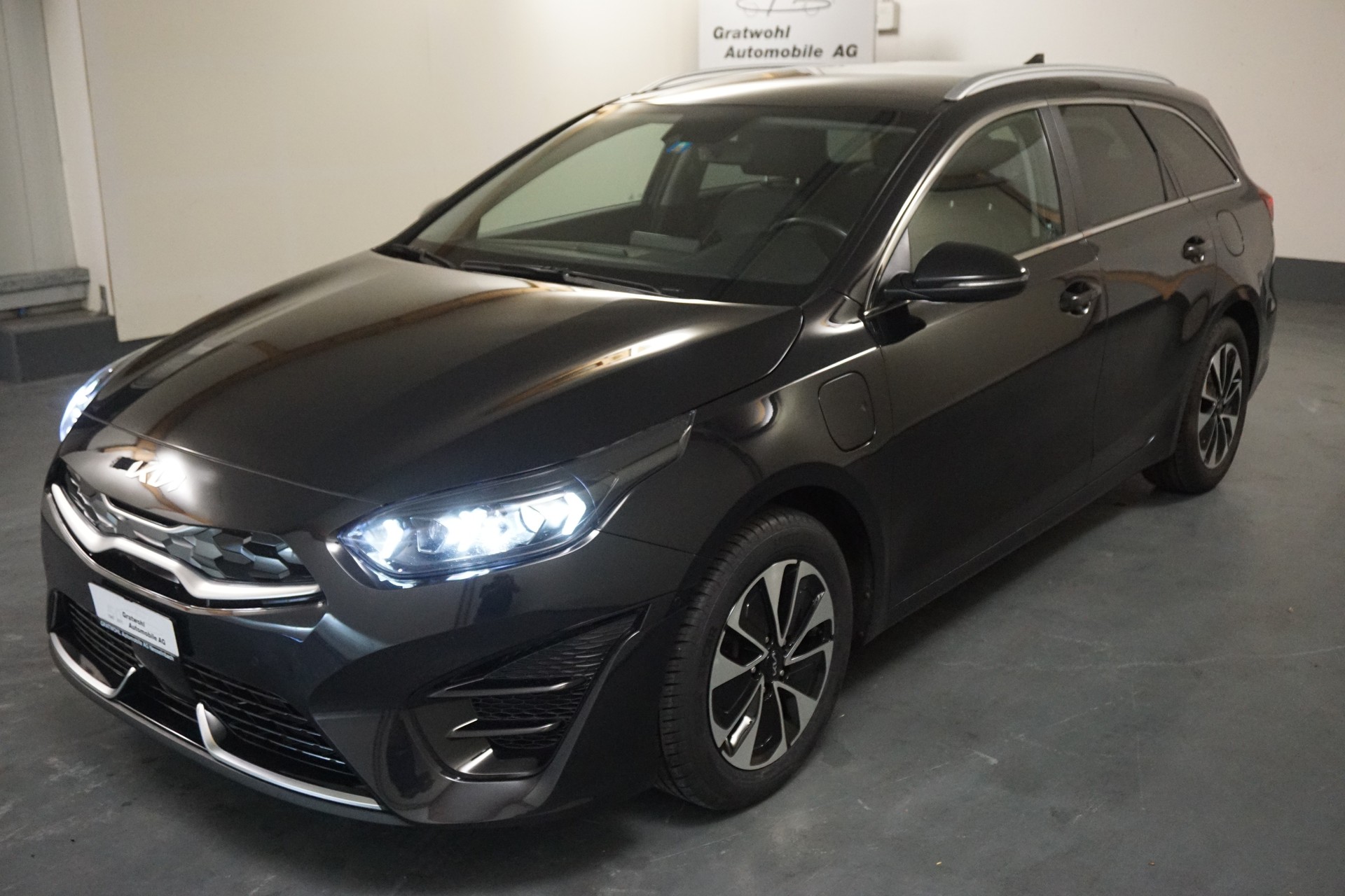 KIA Ceed SW 1.6 GDi Plug-in Hybrid Style-image-1