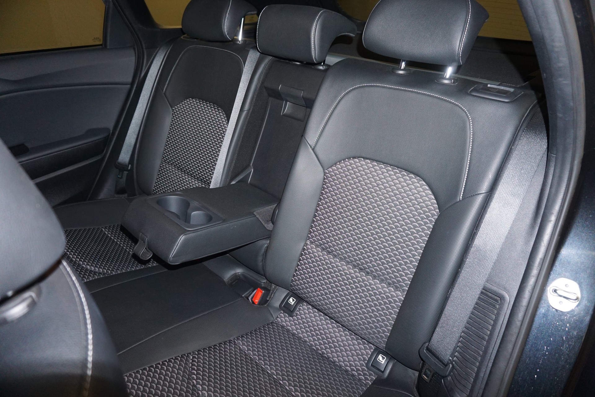 KIA Ceed SW 1.6 GDi Plug-in Hybrid Style-image-9