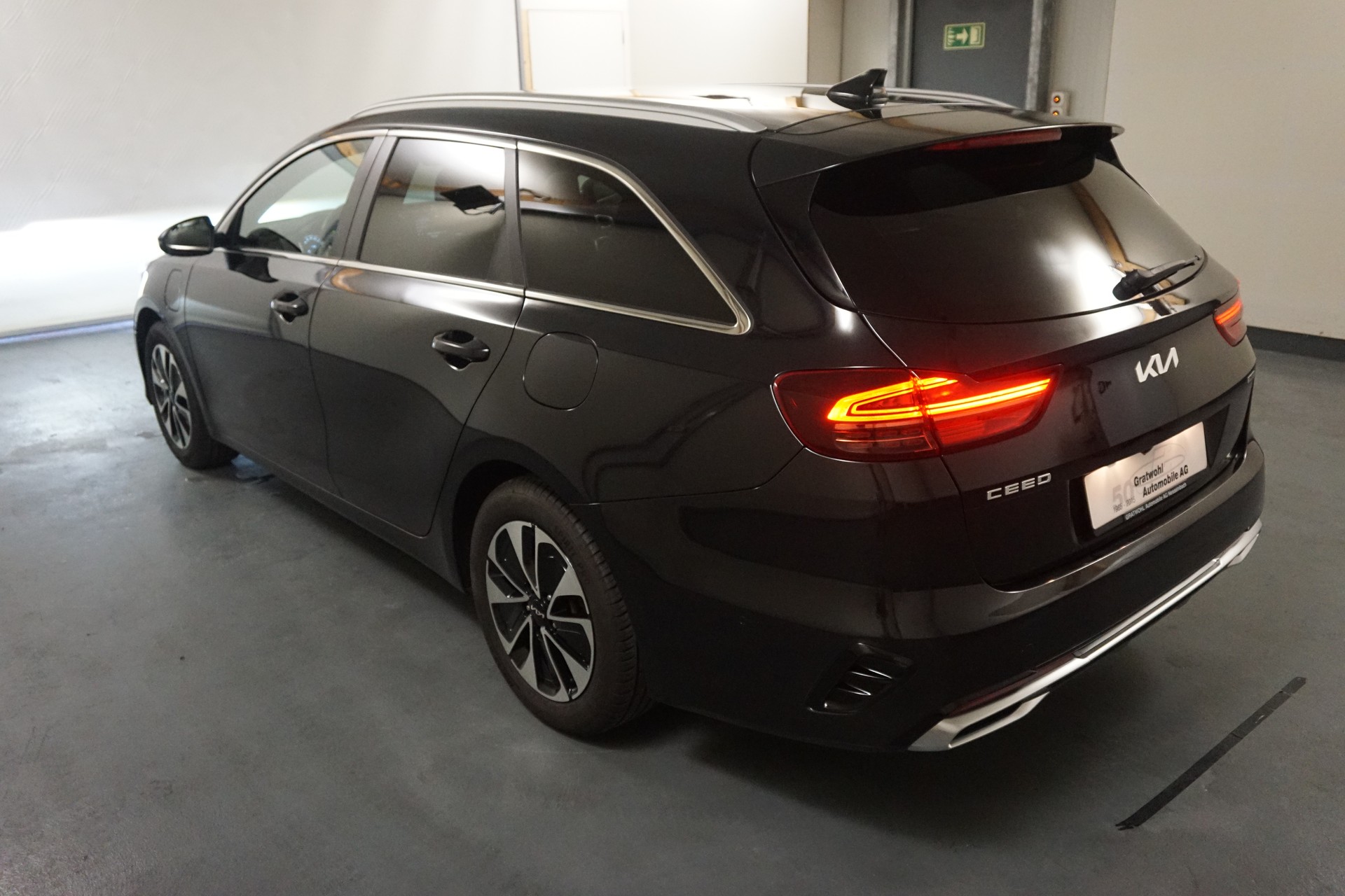 KIA Ceed SW 1.6 GDi Plug-in Hybrid Style-image-3