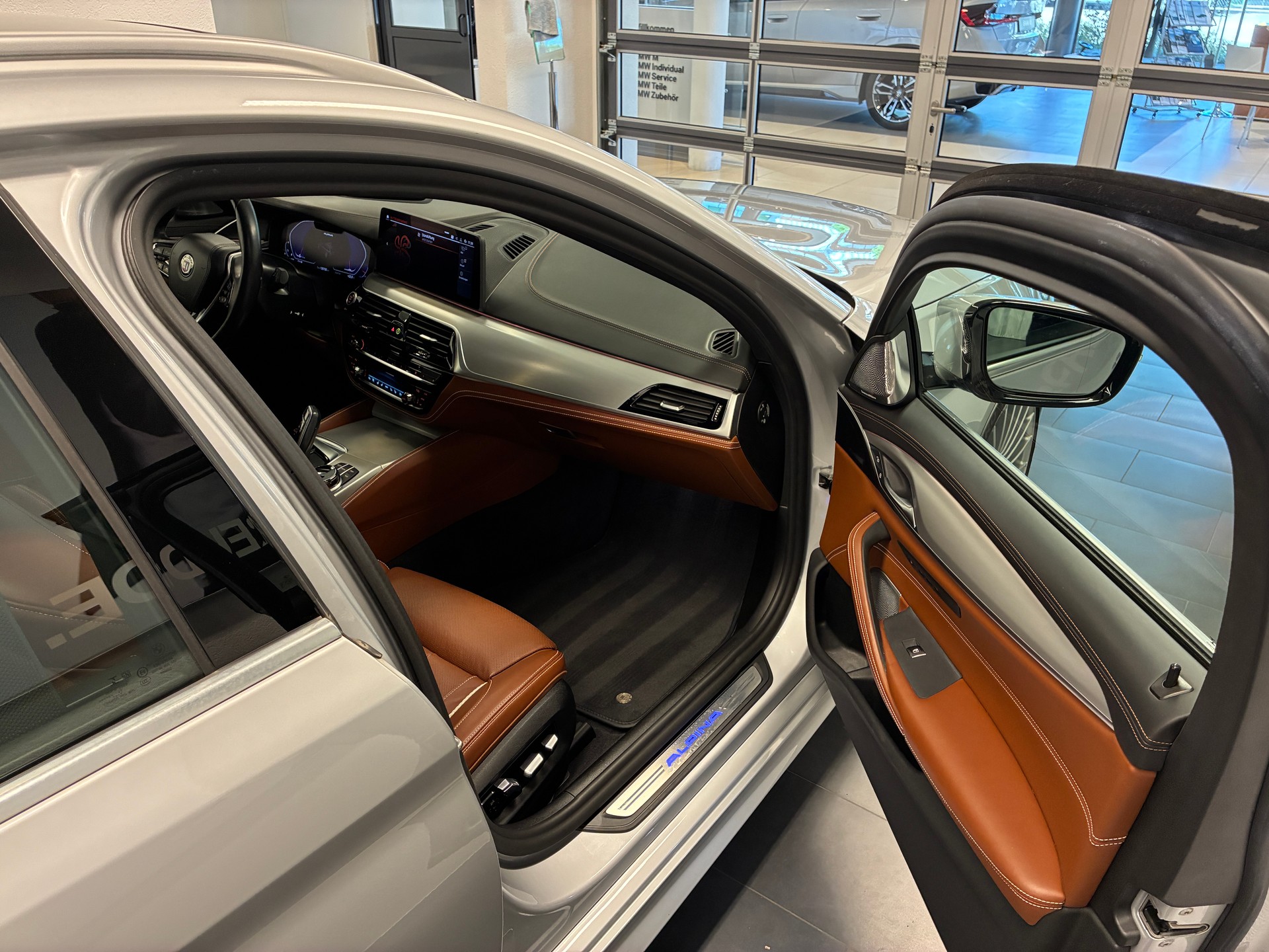 BMW-ALPINA B5 Touring 4.4 Biturbo 4x4-image-23