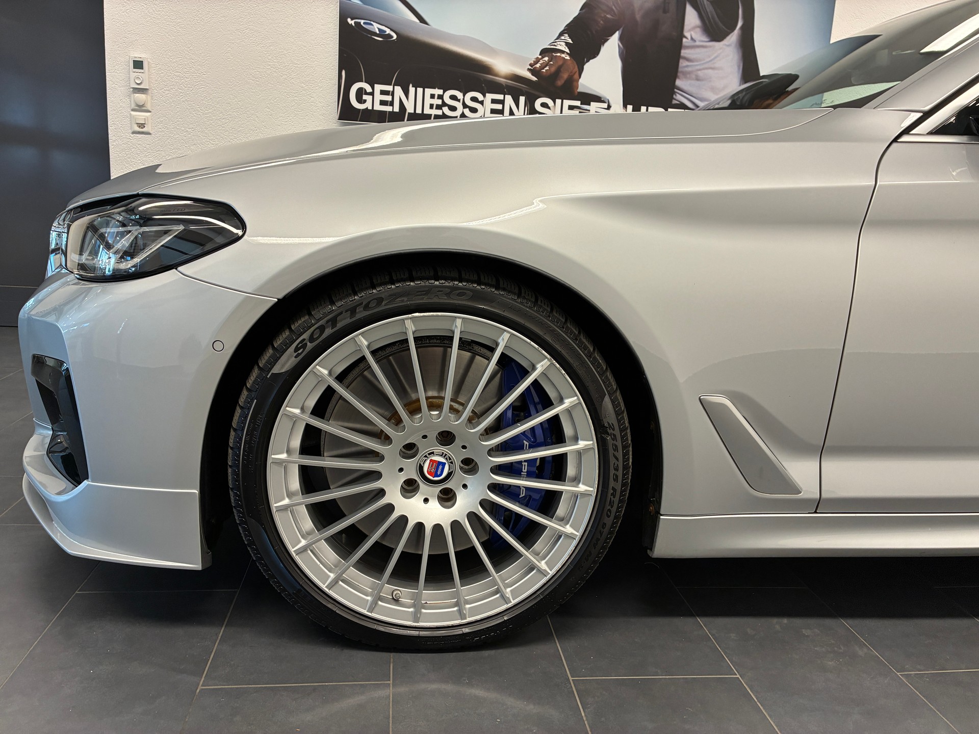 BMW-ALPINA B5 Touring 4.4 Biturbo 4x4-image-5