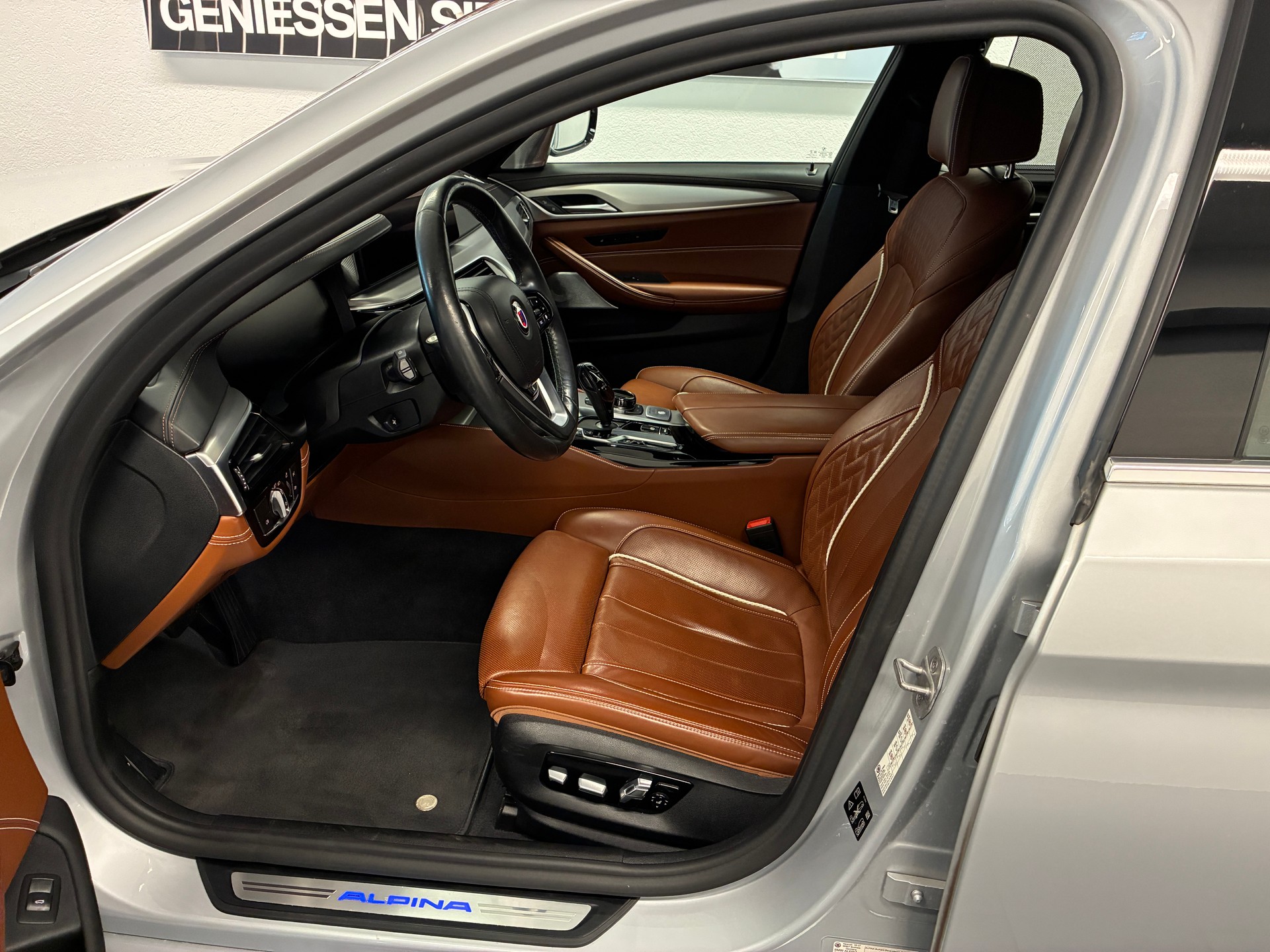 BMW-ALPINA B5 Touring 4.4 Biturbo 4x4-image-8
