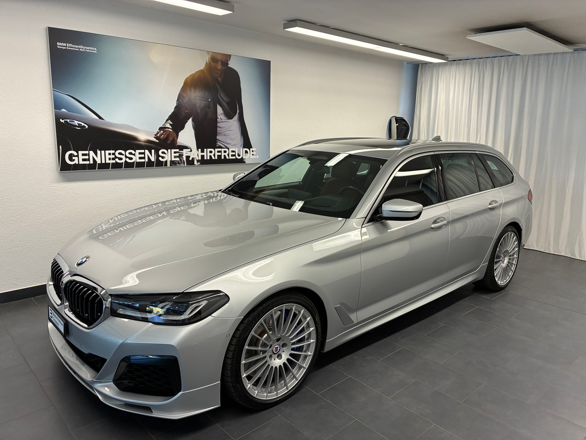 BMW-ALPINA B5 Touring 4.4 Biturbo 4x4-image-0