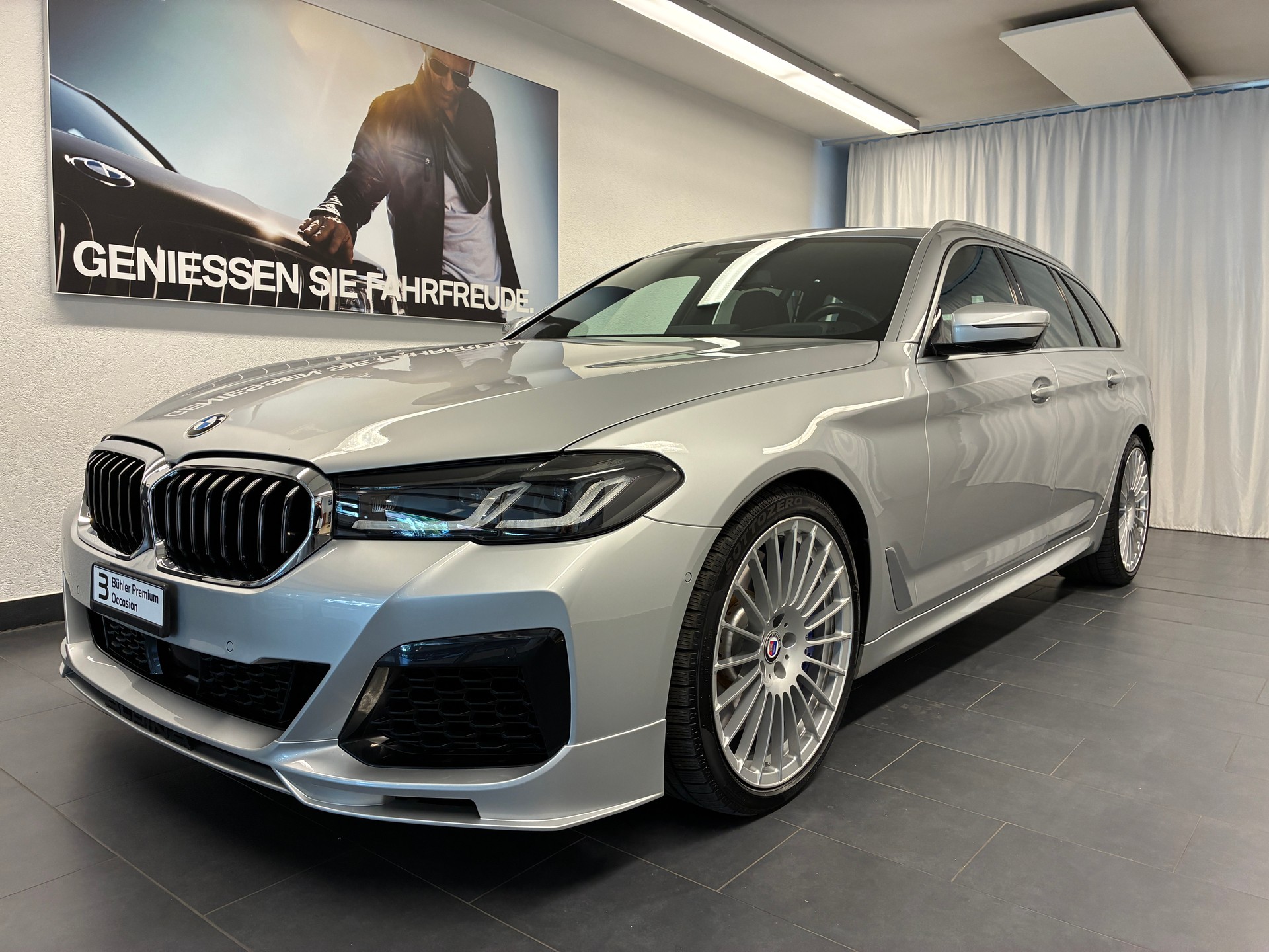 BMW-ALPINA B5 Touring 4.4 Biturbo 4x4-image-2