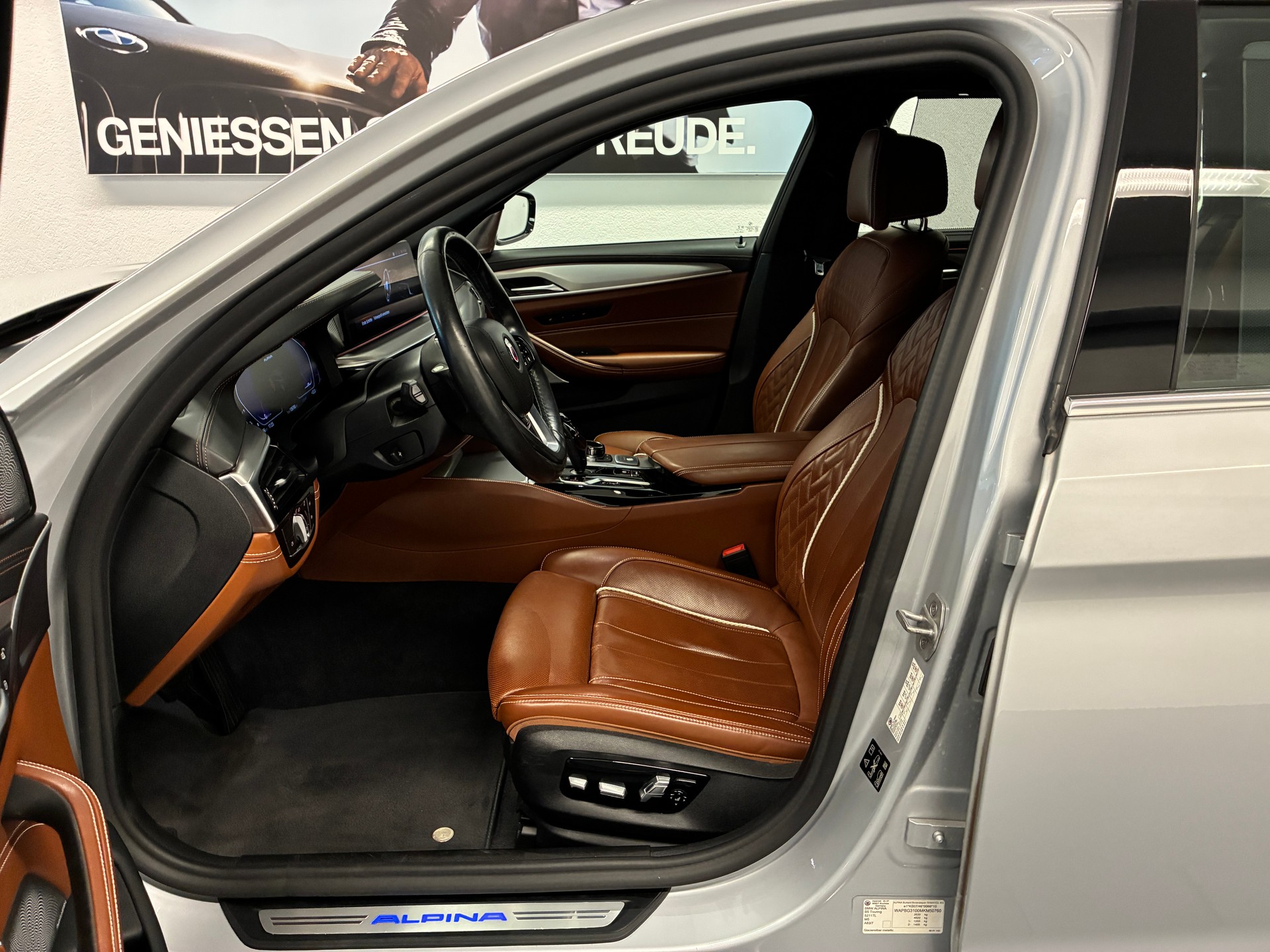 BMW-ALPINA B5 Touring 4.4 Biturbo 4x4-image-11