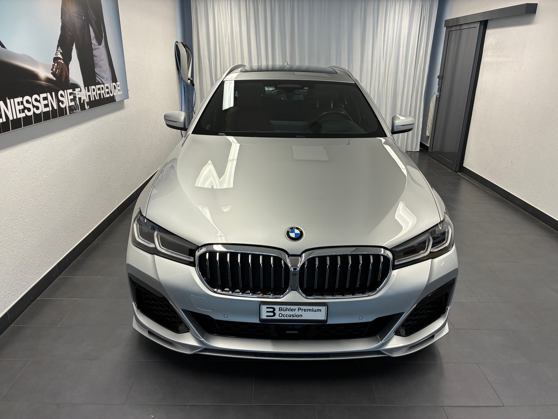 BMW-ALPINA B5 Touring 4.4 Biturbo 4x4-image-3