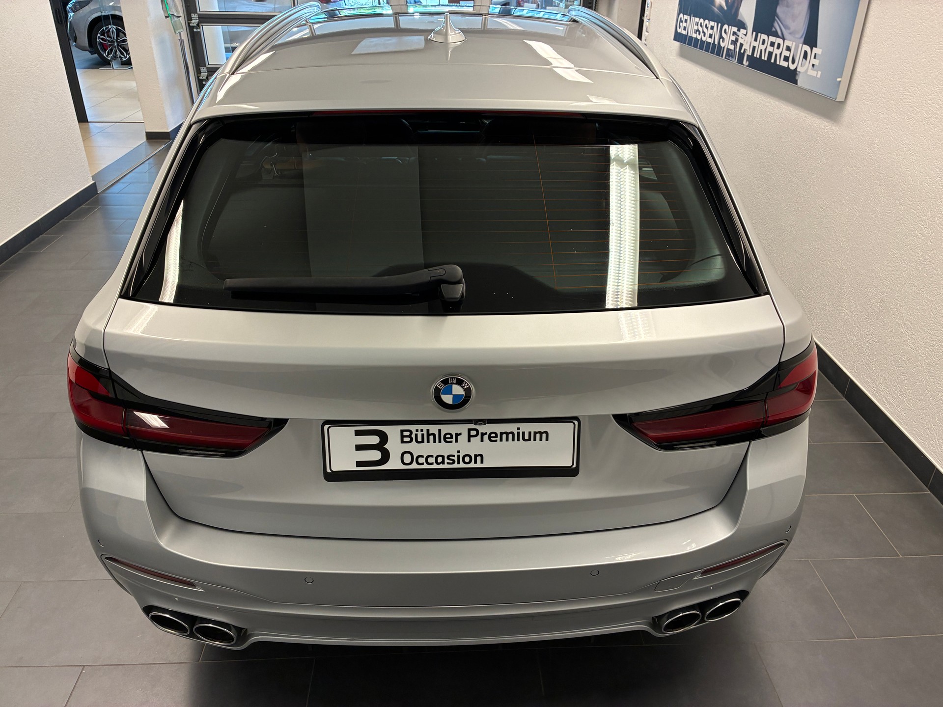 BMW-ALPINA B5 Touring 4.4 Biturbo 4x4-image-4