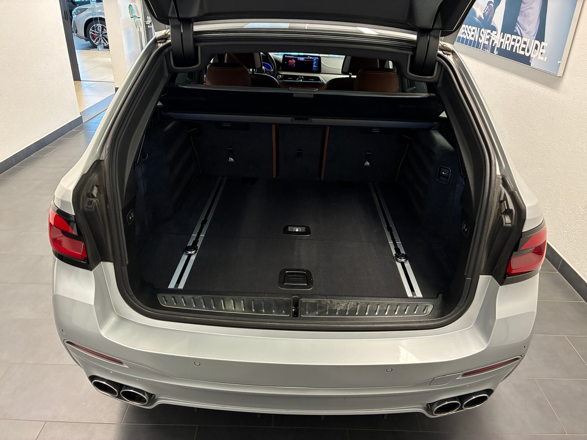 BMW-ALPINA B5 Touring 4.4 Biturbo 4x4-image-22