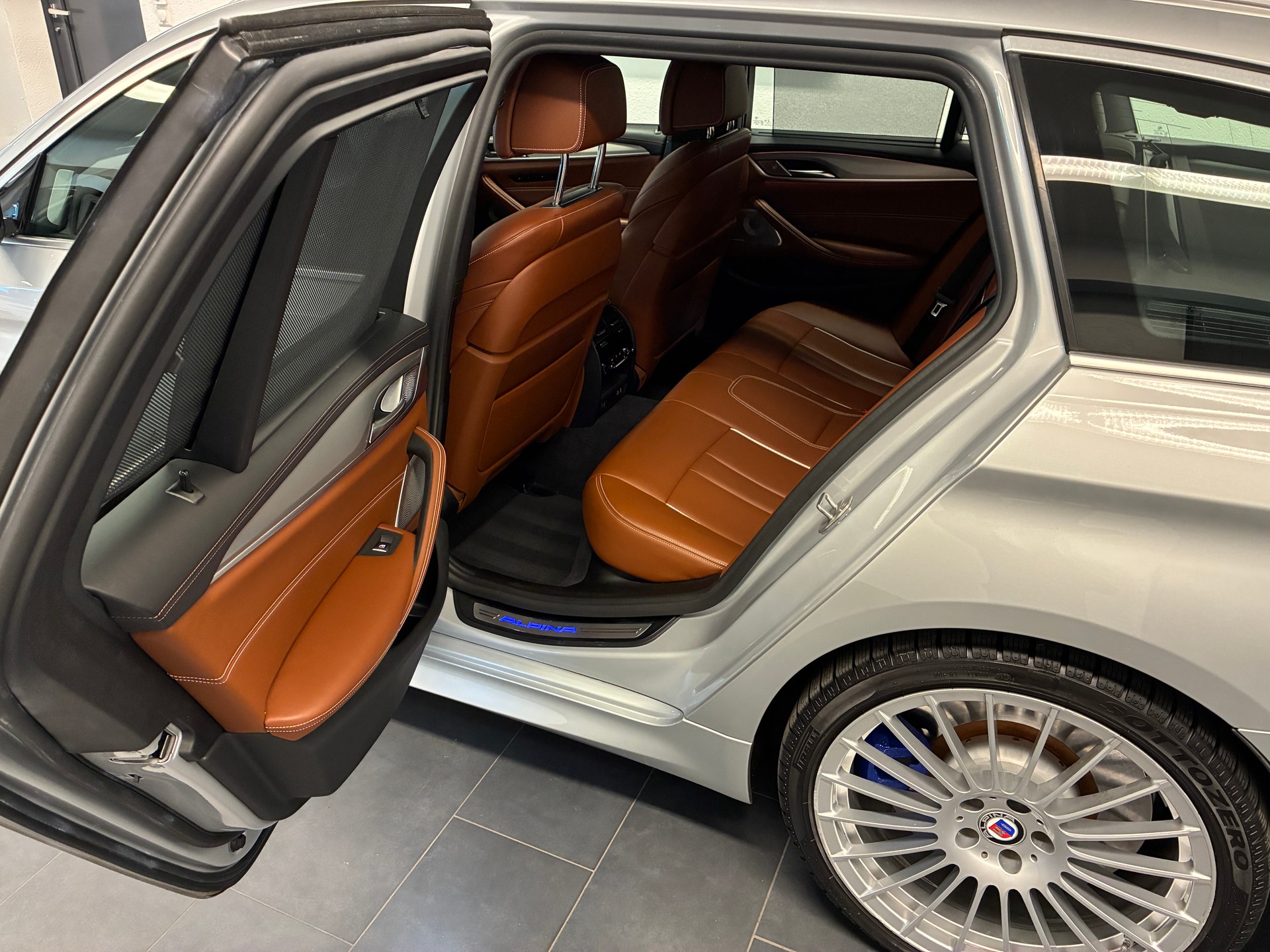 BMW-ALPINA B5 Touring 4.4 Biturbo 4x4-image-17