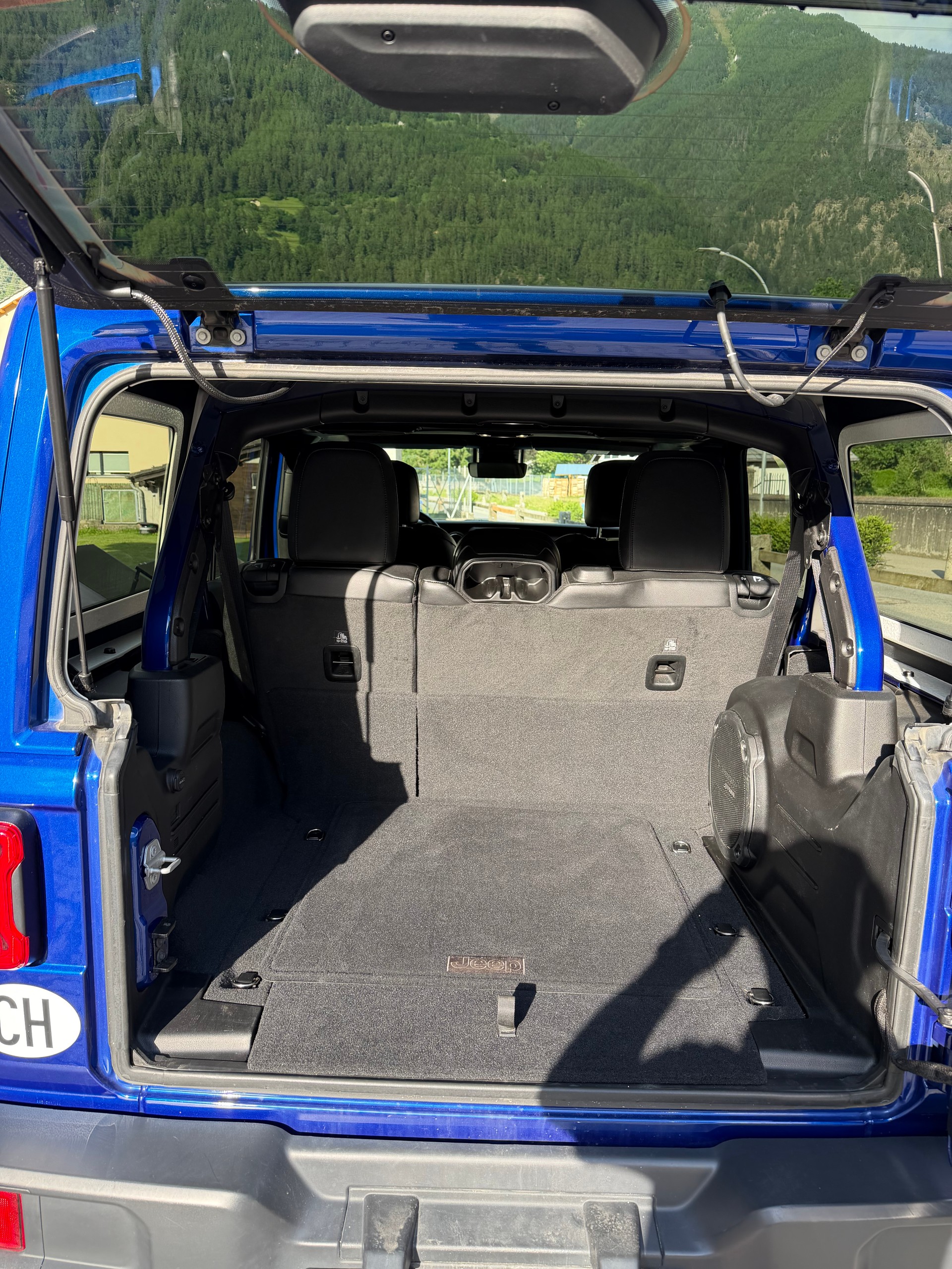 JEEP 2.0 Turbo Sahara Unlimited Overland-image-4