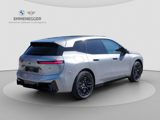 BMW iX xDrive60 M Sport Pro-showroom-element-3