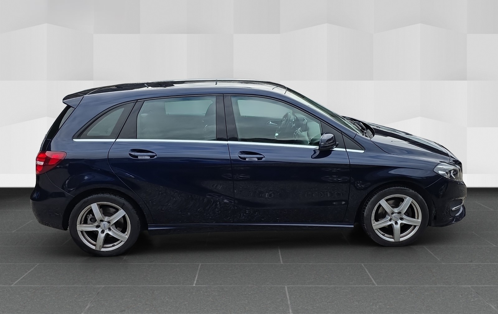 MERCEDES-BENZ B 220 Style 4Matic 7G-DCT-image-3
