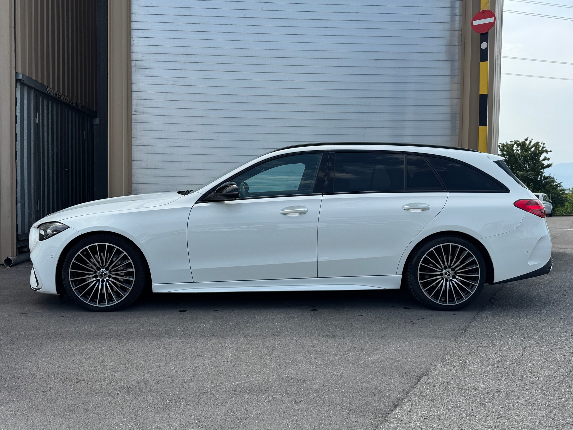 MERCEDES-BENZ C 200 T 4Matic AMG Line-image-2