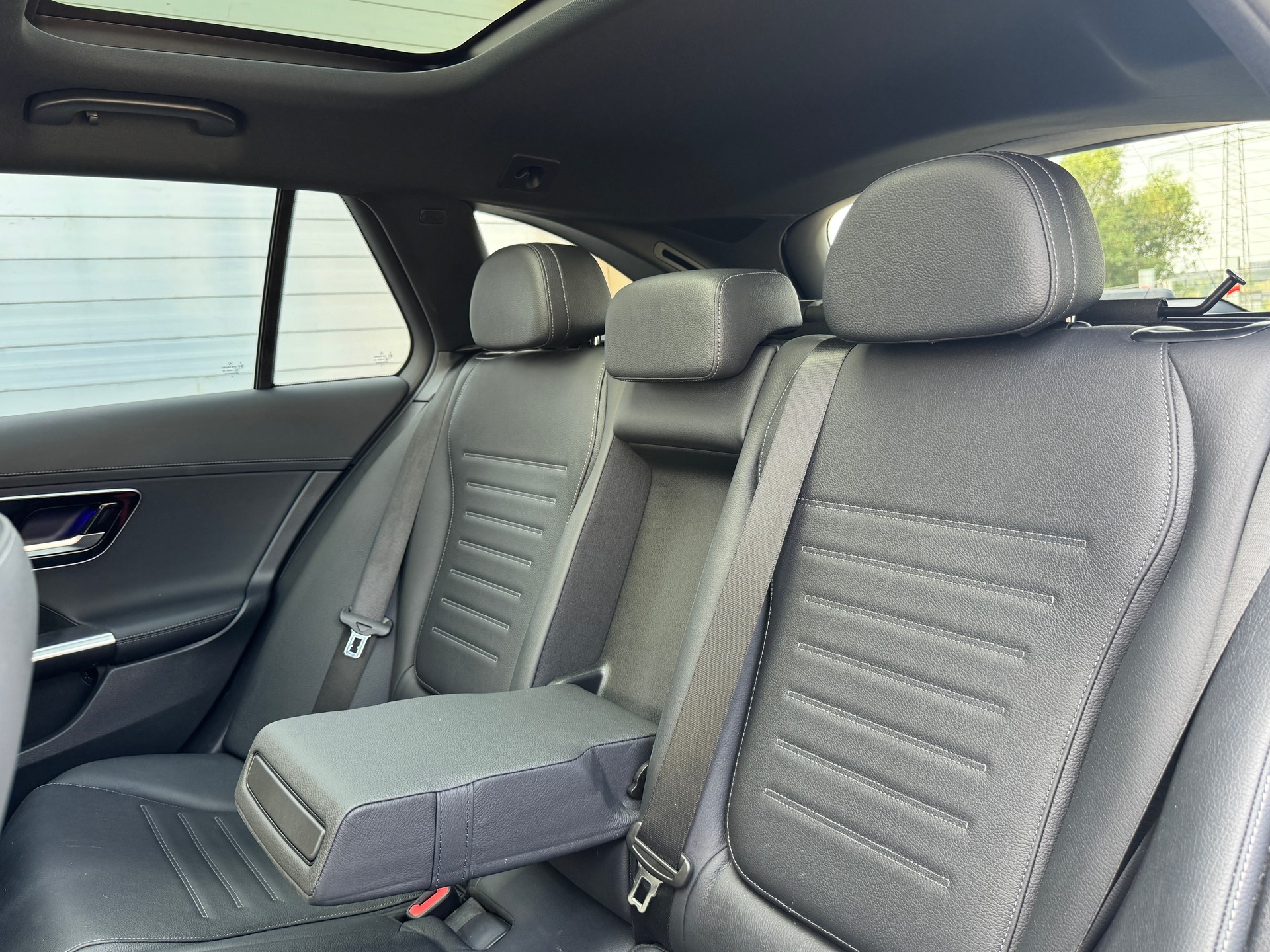 MERCEDES-BENZ C 200 T 4Matic AMG Line-image-8