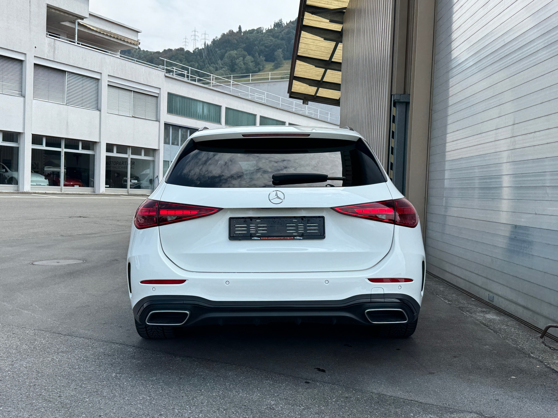 MERCEDES-BENZ C 200 T 4Matic AMG Line-image-4