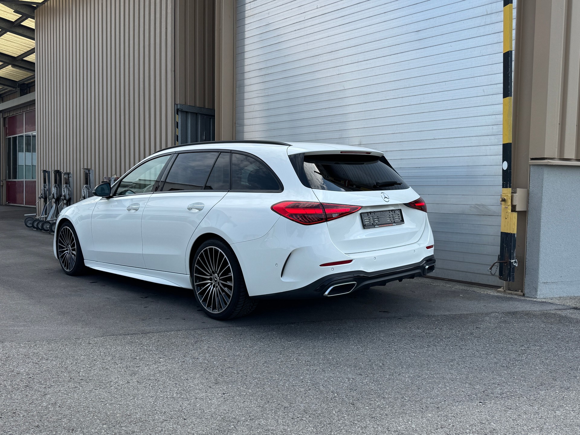MERCEDES-BENZ C 200 T 4Matic AMG Line-image-3