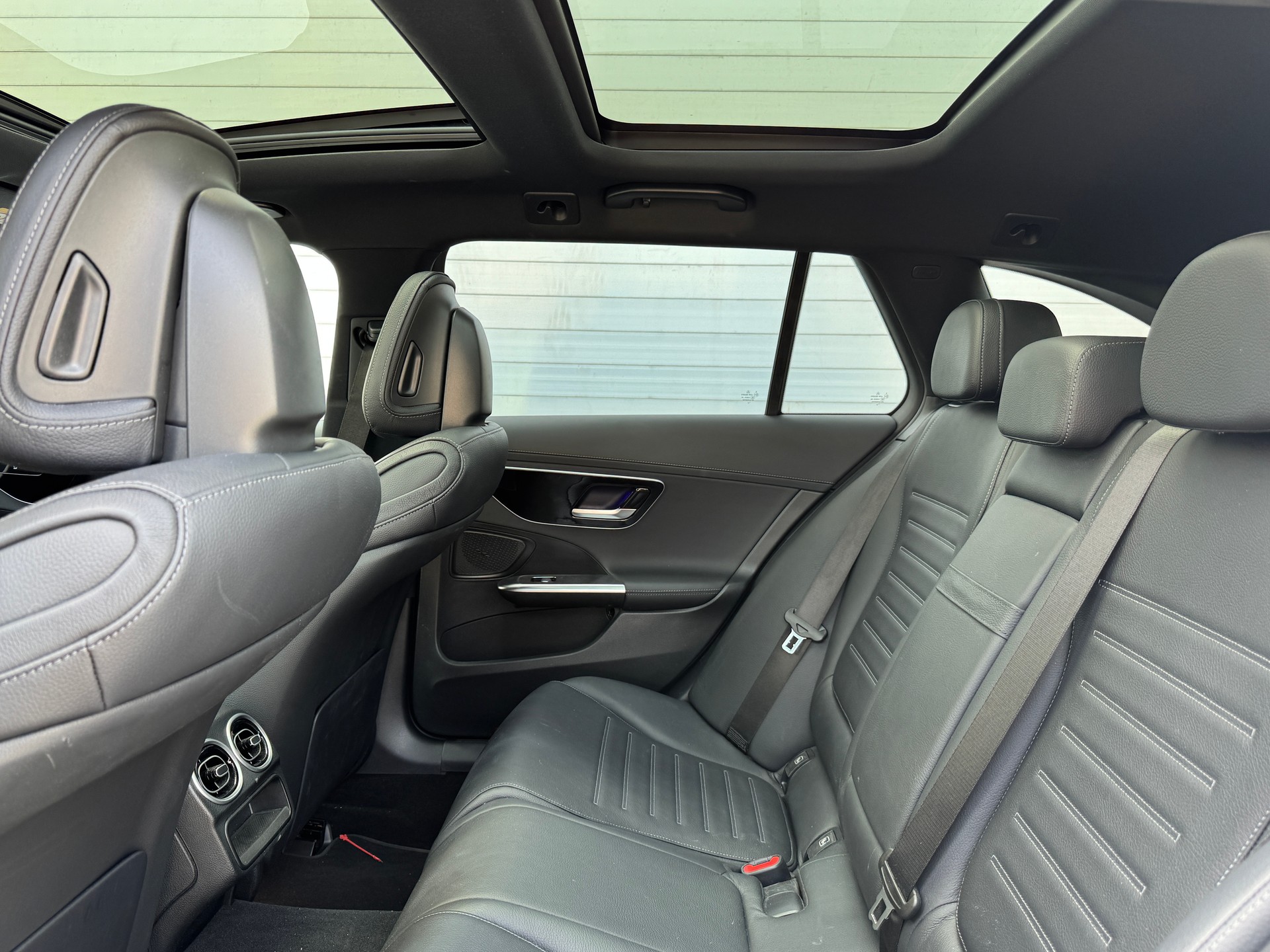 MERCEDES-BENZ C 200 T 4Matic AMG Line-image-5