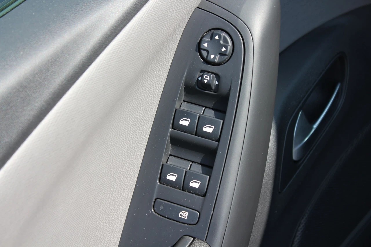 CITROEN C4 Picasso 1.2 Pure Tech Feel EAT6-image-11