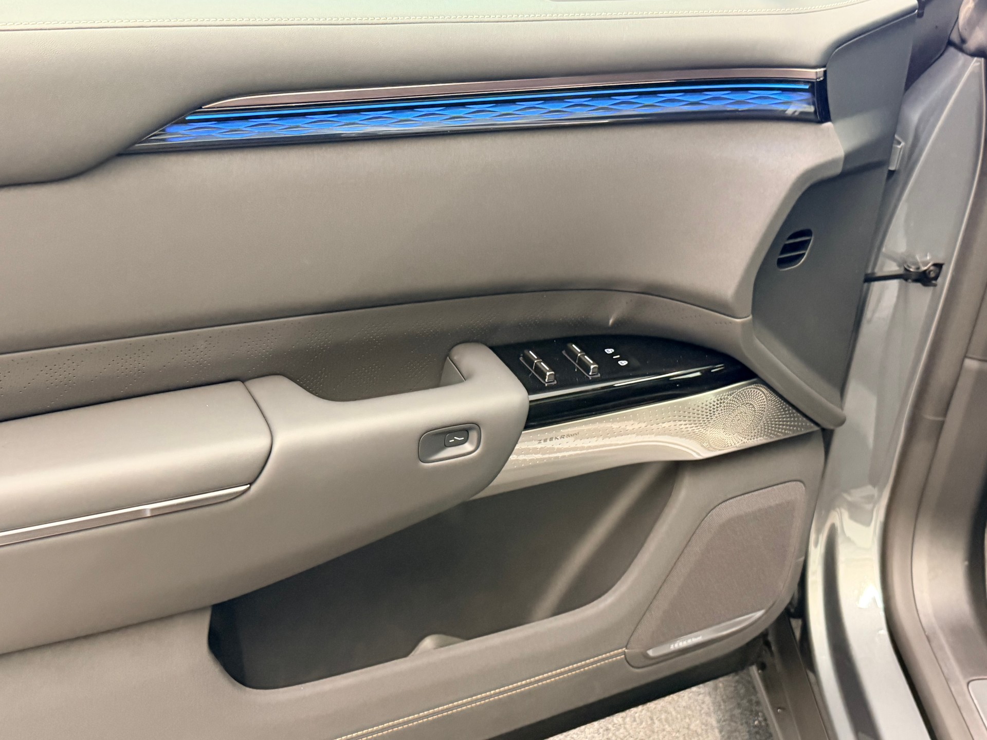 ZEEKR 7X 100kWh Privilege AWD-image-13