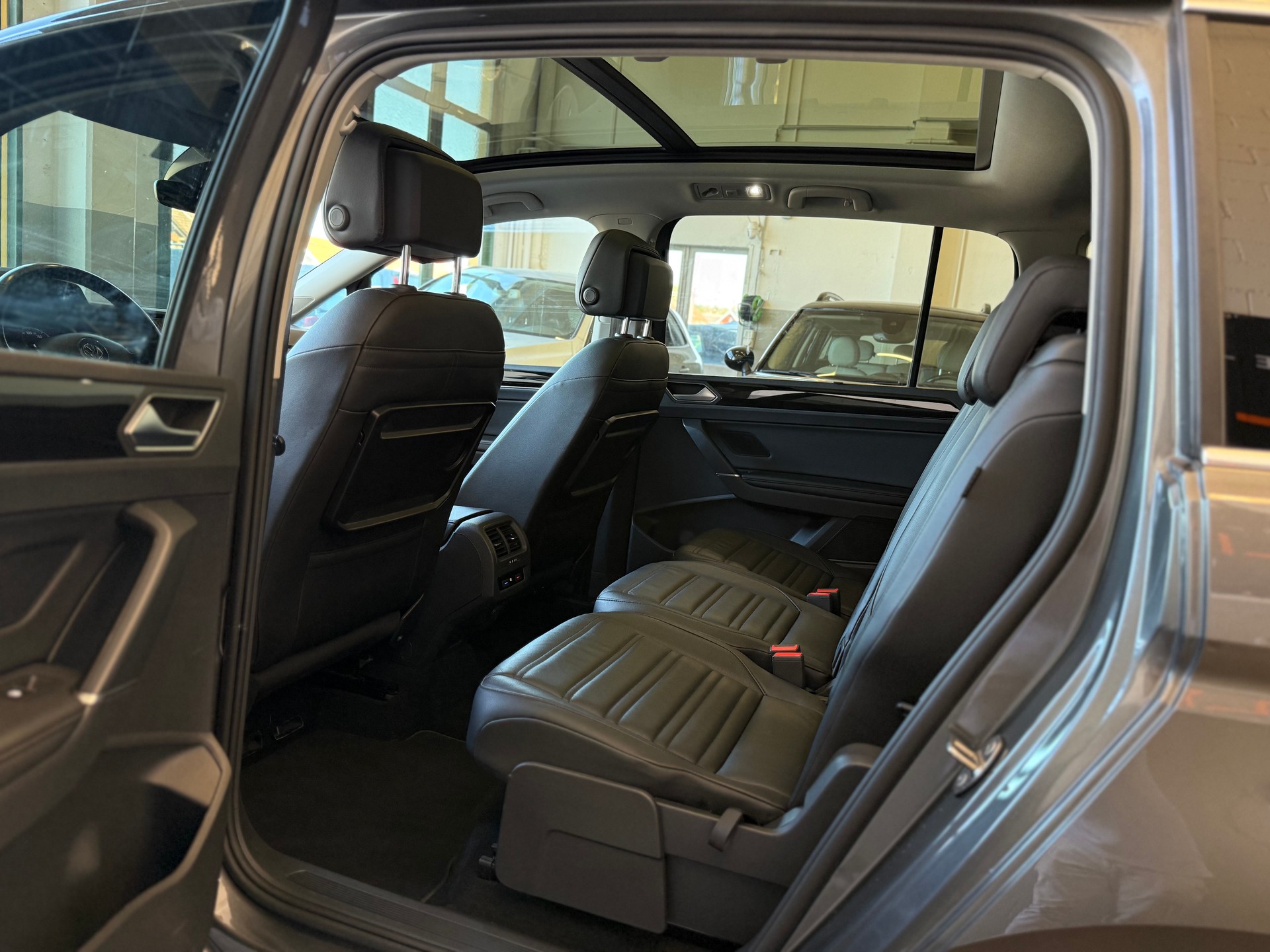 VW Touran 1.8 TSI BlueMotion Technology Highline DSG-image-10