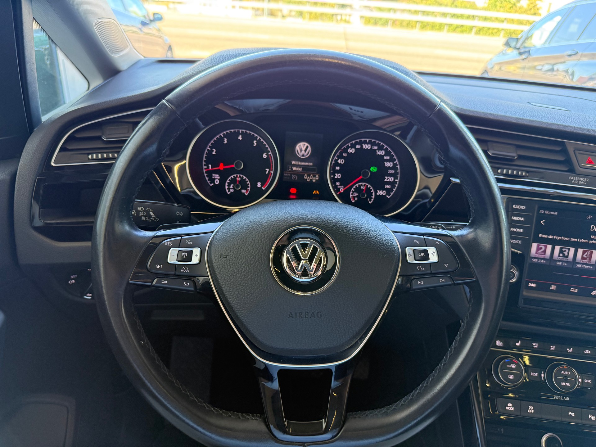 VW Touran 1.8 TSI BlueMotion Technology Highline DSG-image-13