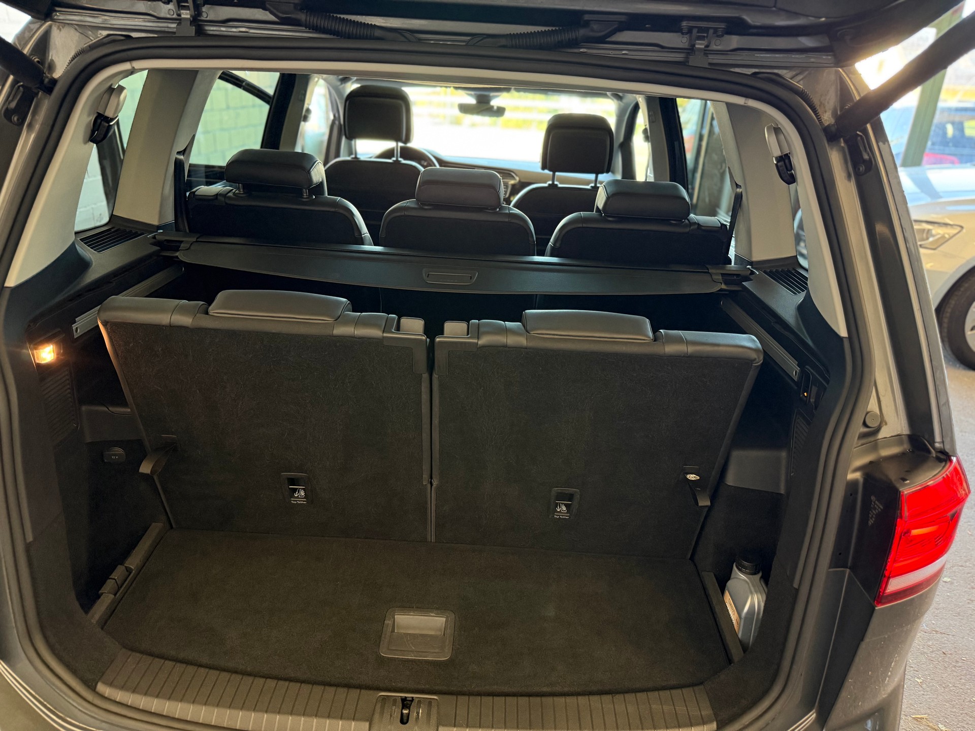 VW Touran 1.8 TSI BlueMotion Technology Highline DSG-image-11