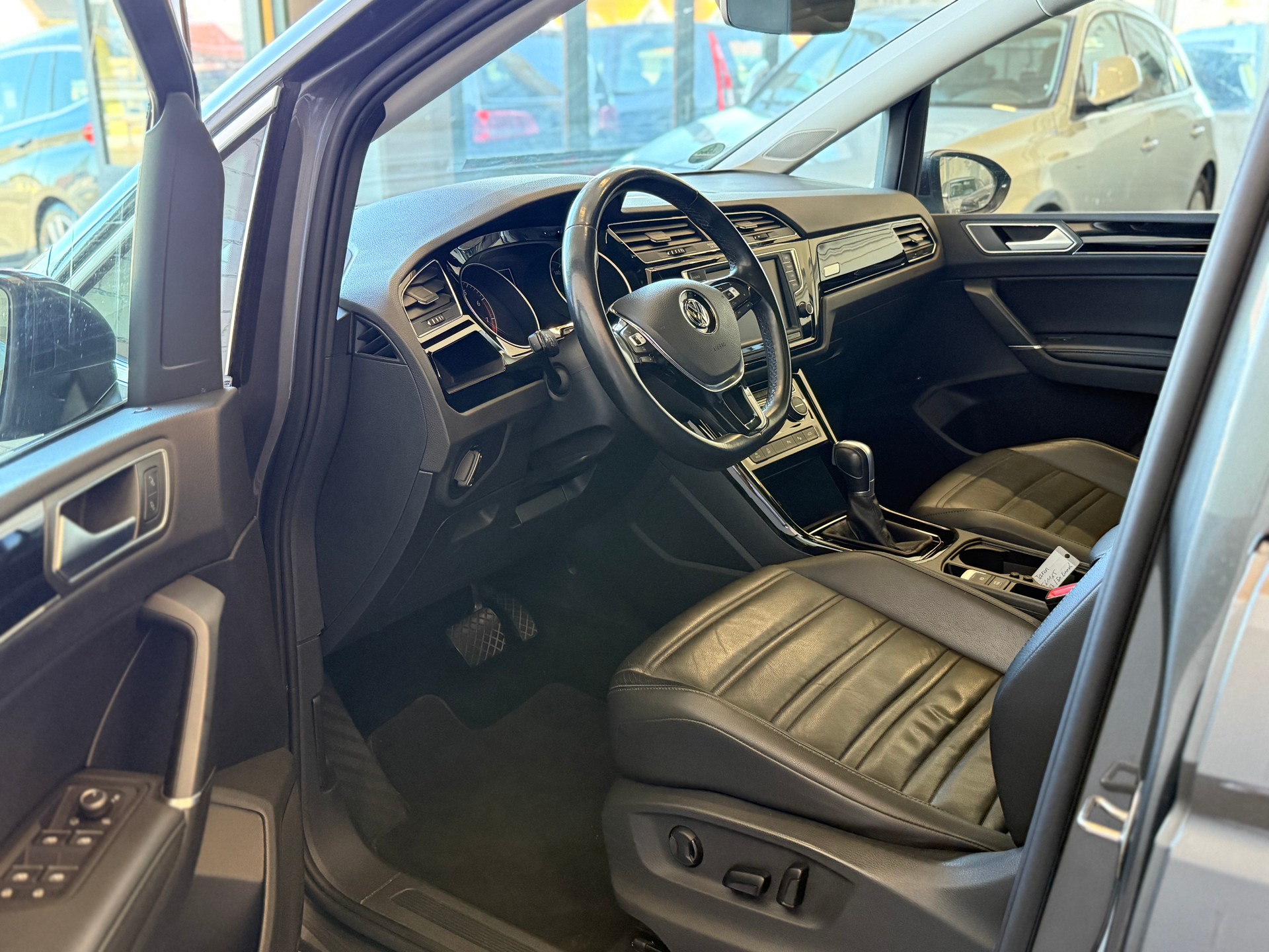 VW Touran 1.8 TSI BlueMotion Technology Highline DSG-image-5