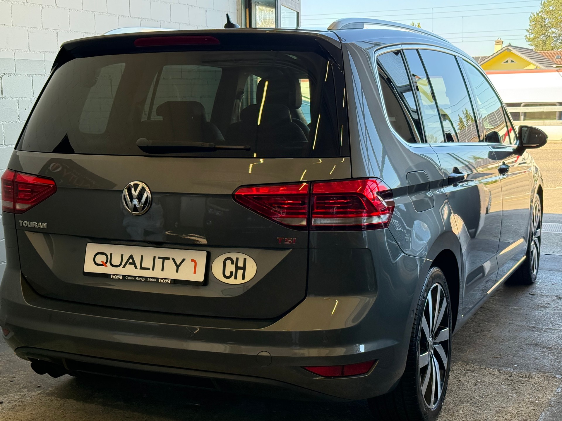 VW Touran 1.8 TSI BlueMotion Technology Highline DSG-image-3