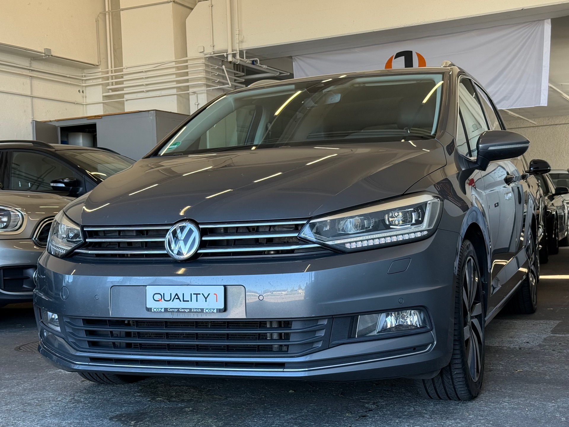 VW Touran 1.8 TSI BlueMotion Technology Highline DSG-image-1