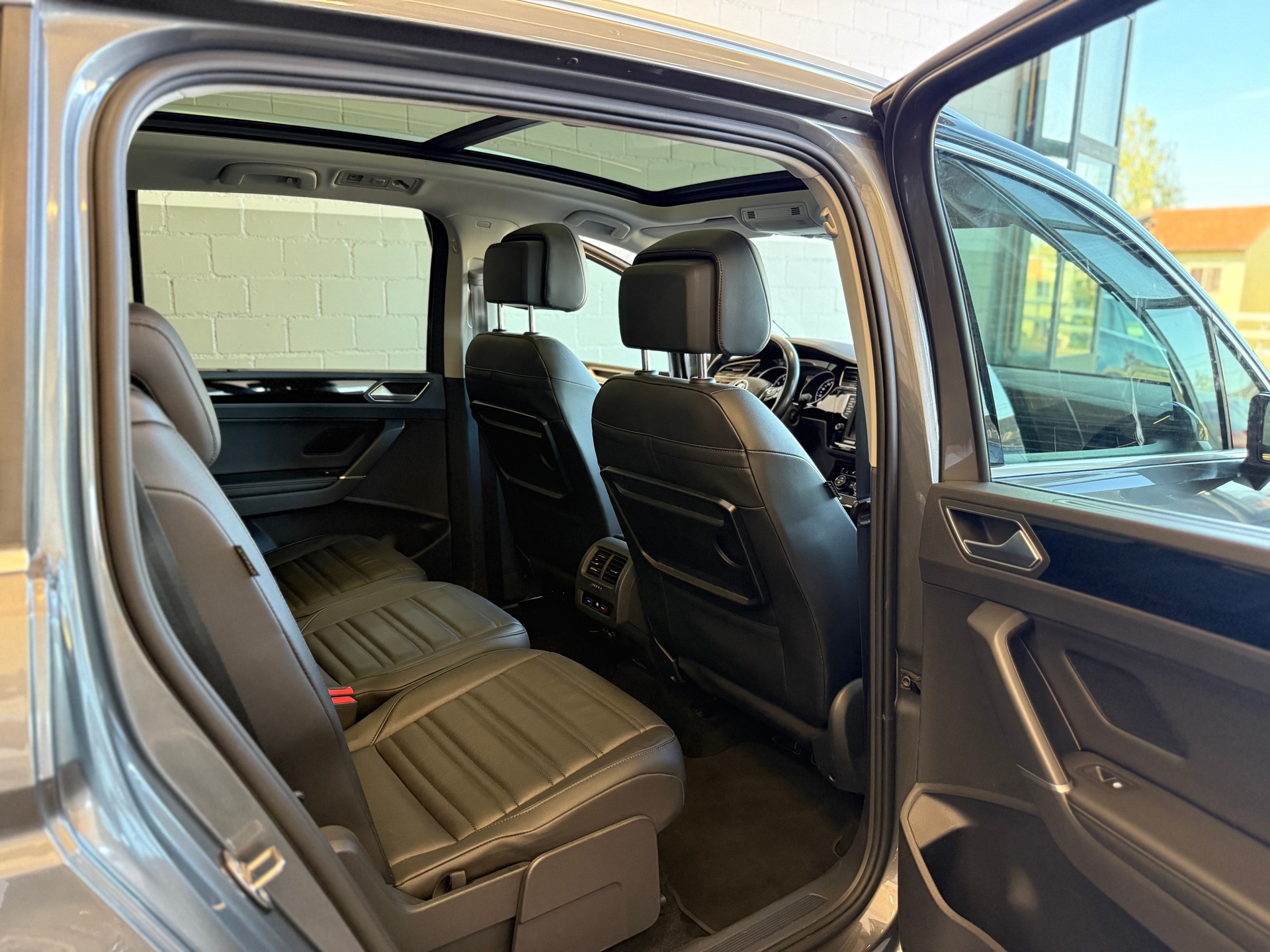 VW Touran 1.8 TSI BlueMotion Technology Highline DSG-image-8