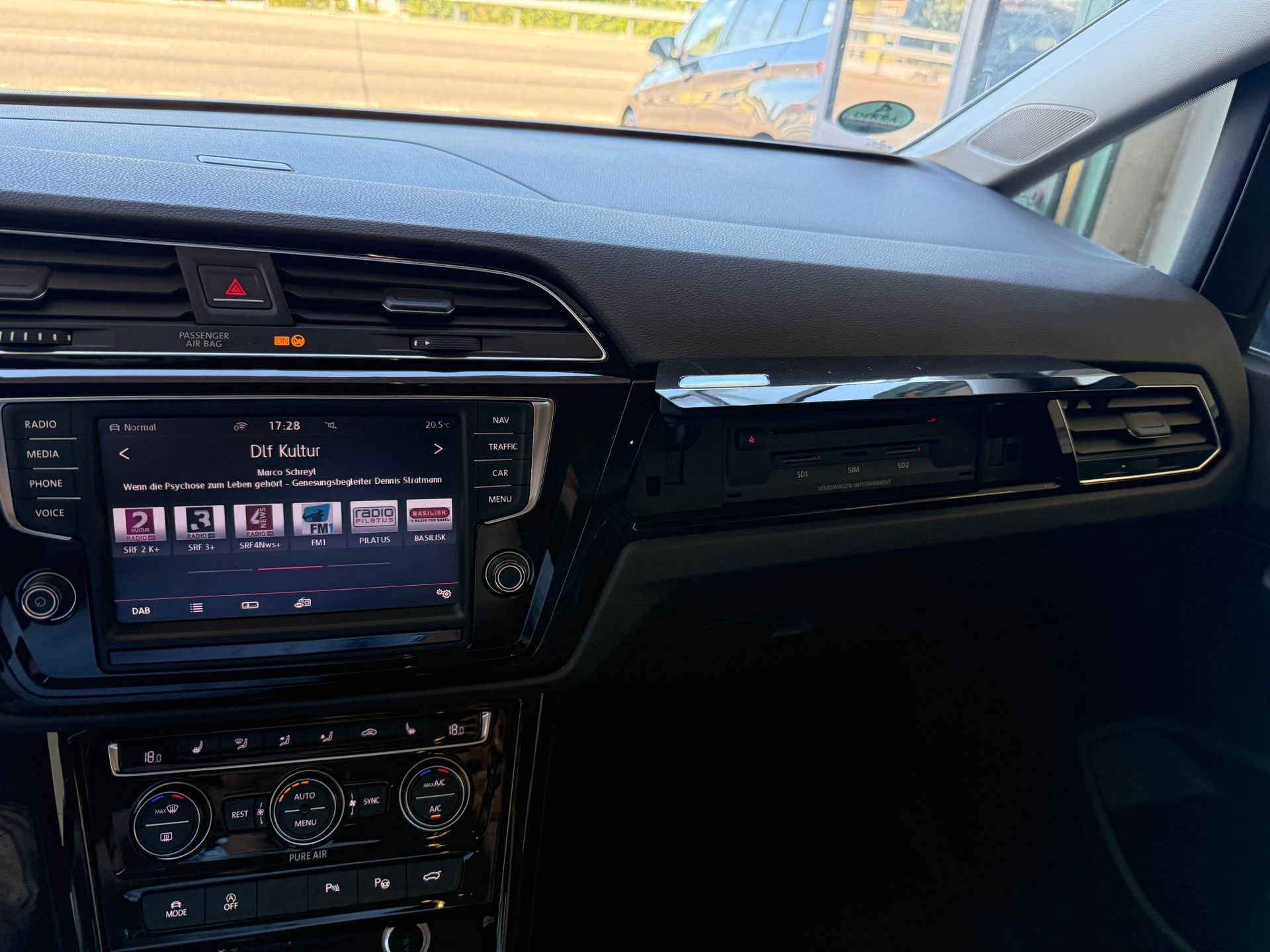 VW Touran 1.8 TSI BlueMotion Technology Highline DSG-image-15