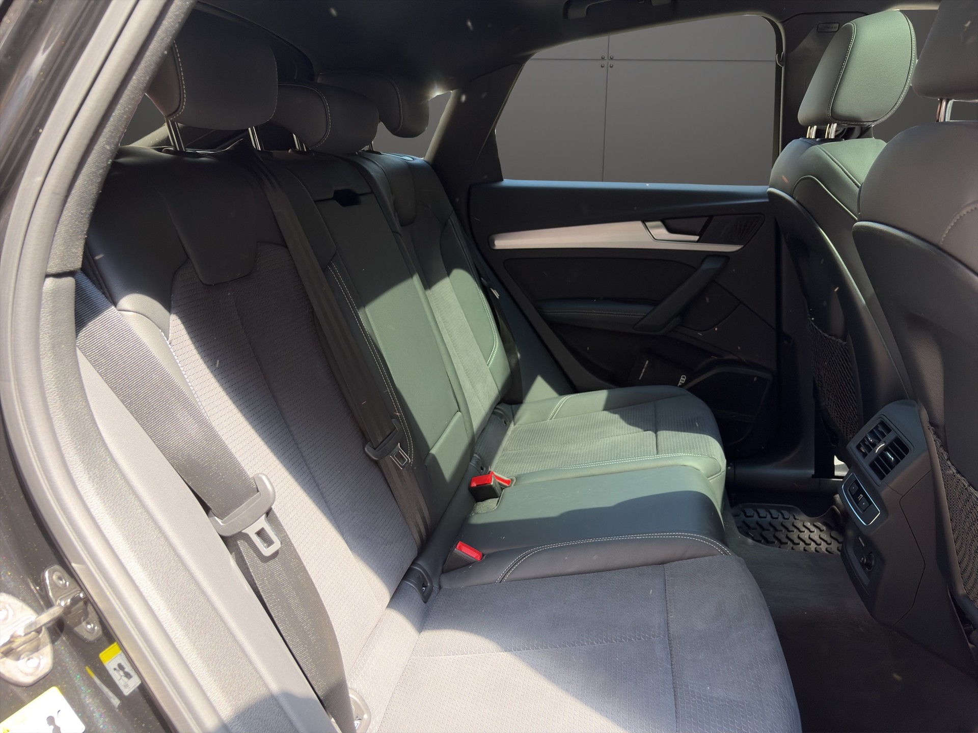 AUDI Q5 Sportback 45 TFSI S line quattro S-tronic-image-13