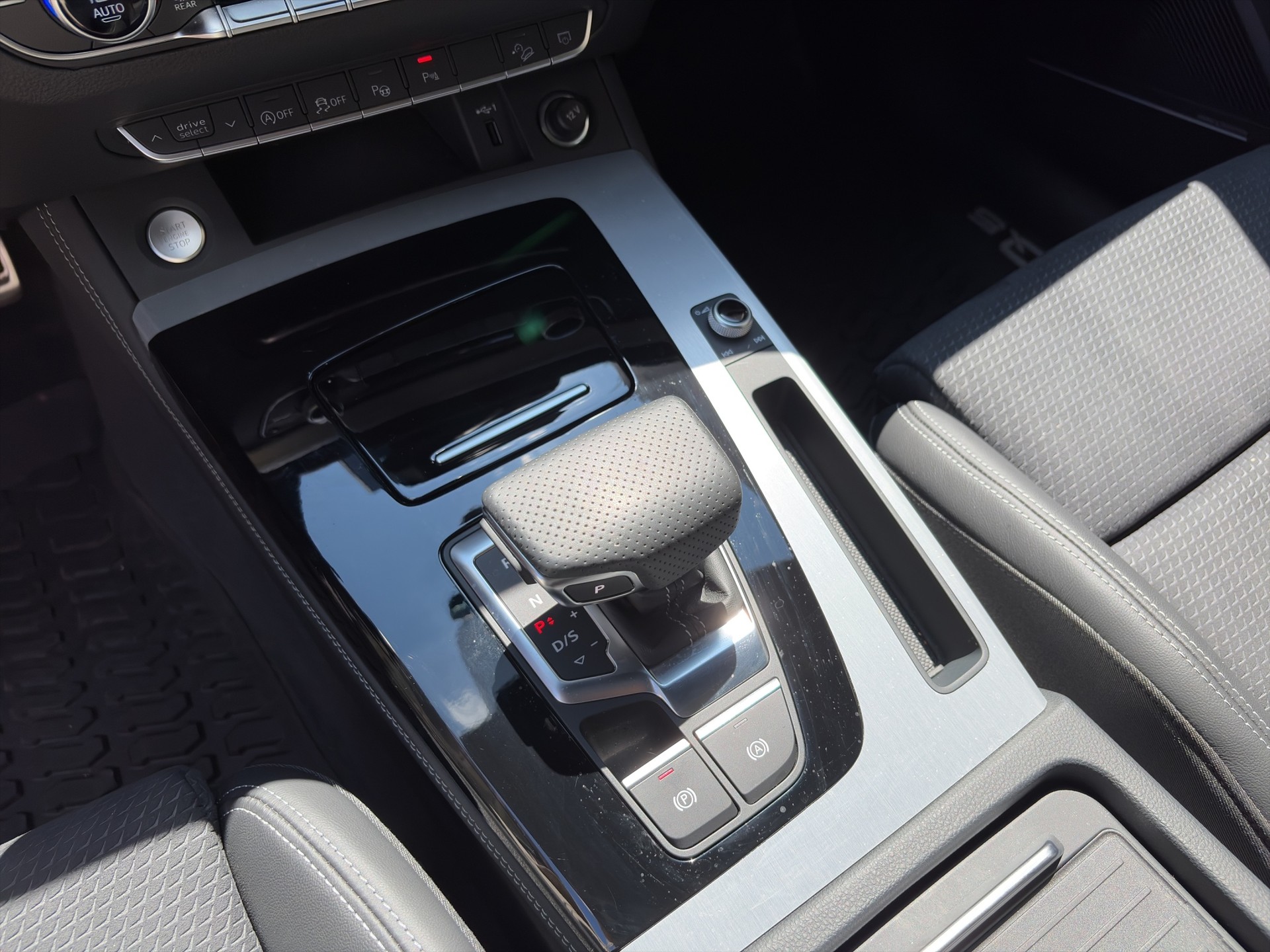 AUDI Q5 Sportback 45 TFSI S line quattro S-tronic-image-16