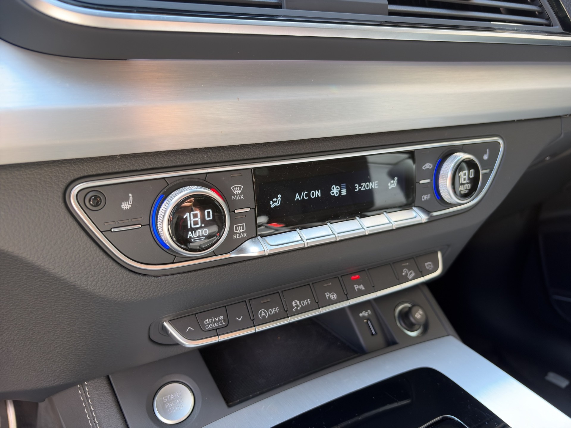 AUDI Q5 Sportback 45 TFSI S line quattro S-tronic-image-21
