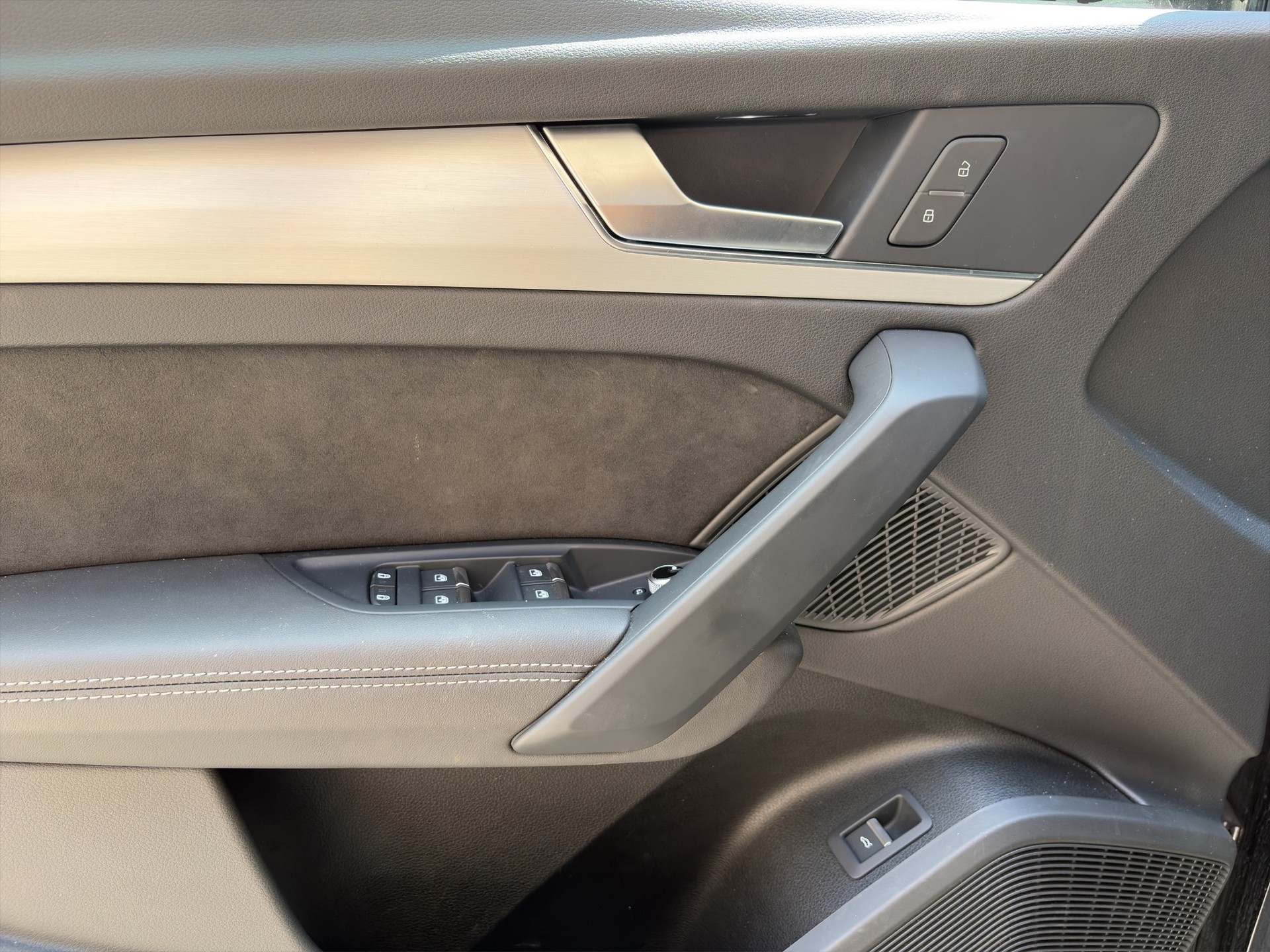 AUDI Q5 Sportback 45 TFSI S line quattro S-tronic-image-28
